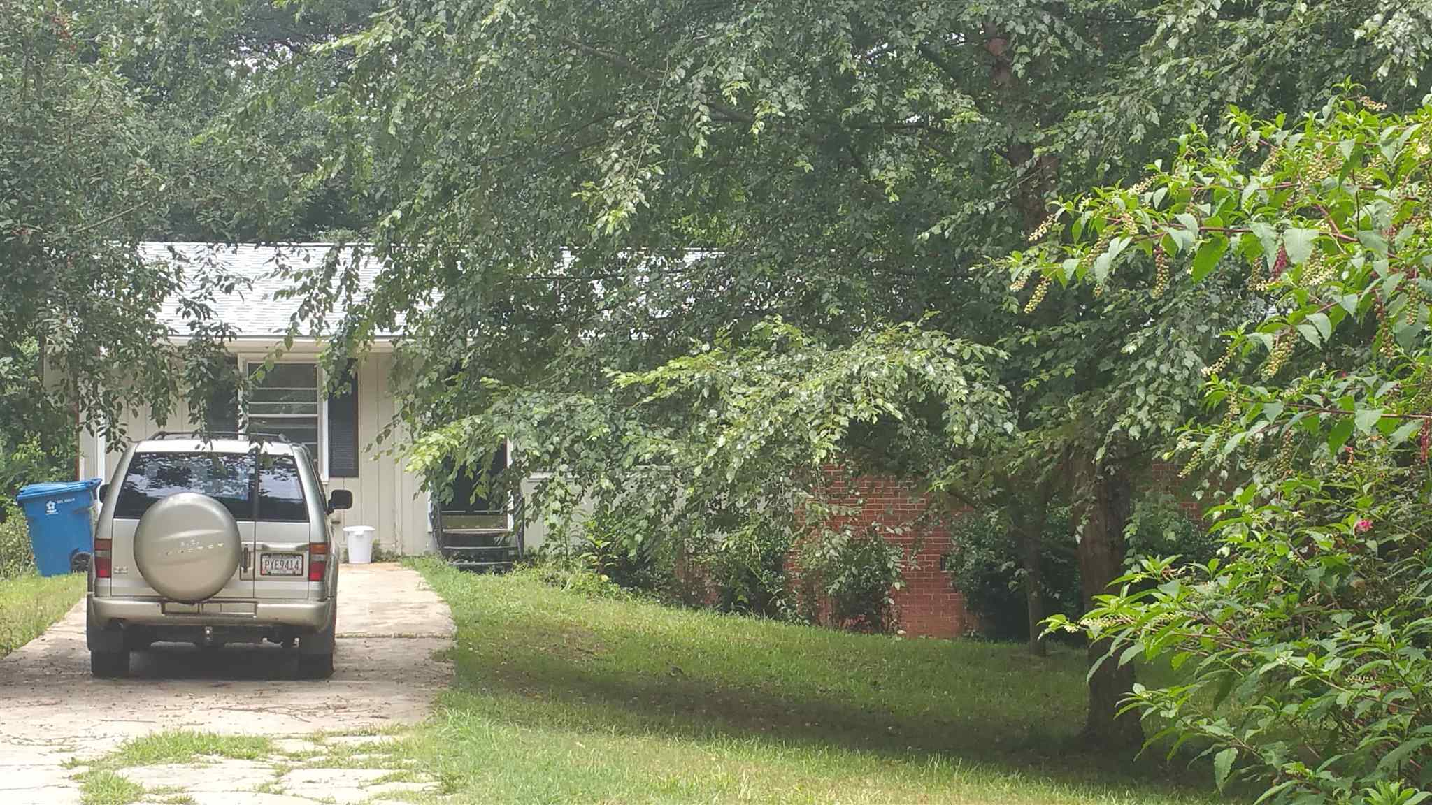 3 BED/1.5 BATH WITH BONUS ROOM NICE BIG YARD, CLOSE TO SCHOOLS, SHOPPING AND ENTERTAINMENT FOR MORE INFORMATION TEXT OR CALL 770-679-1770