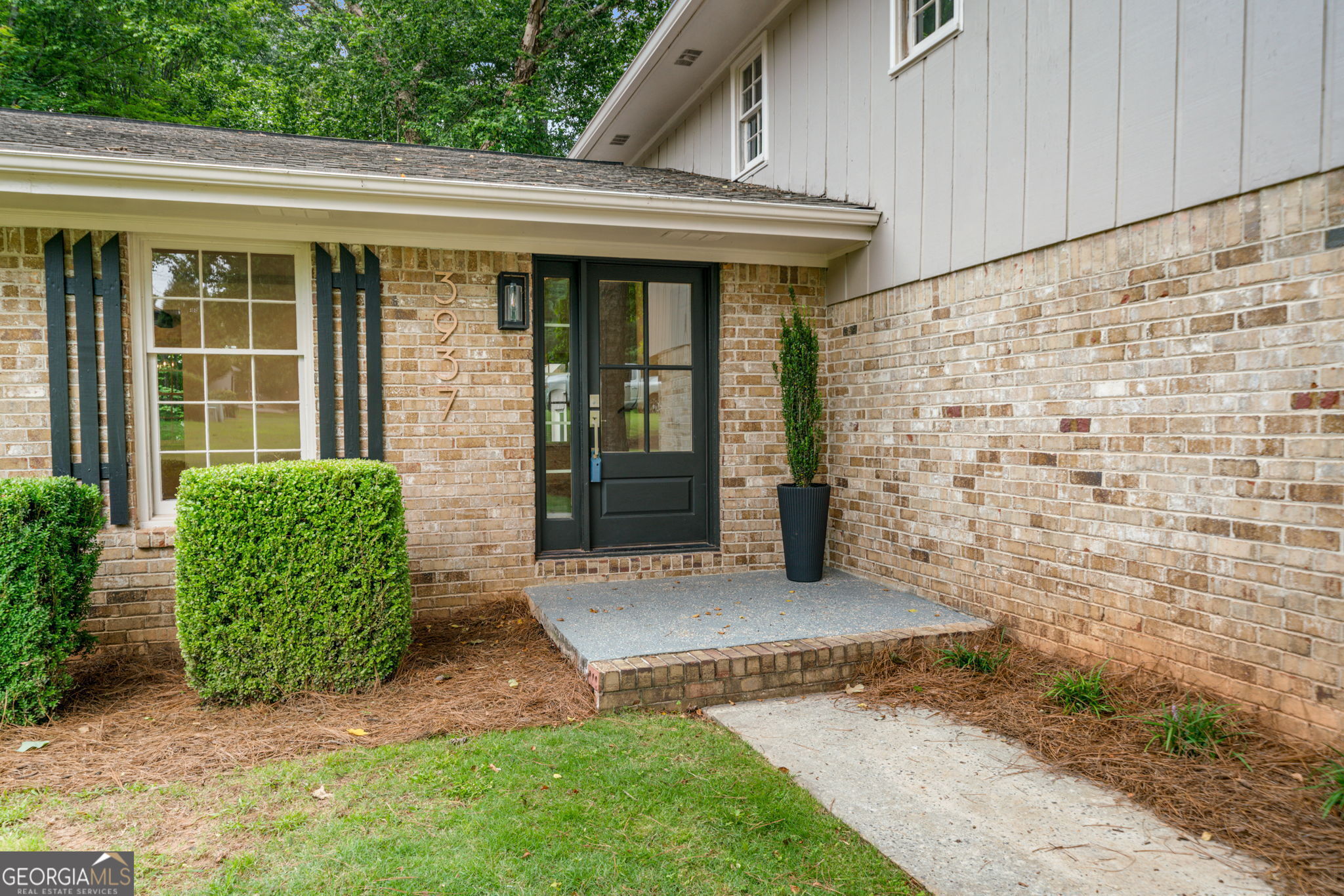 3937 Locklear WAY