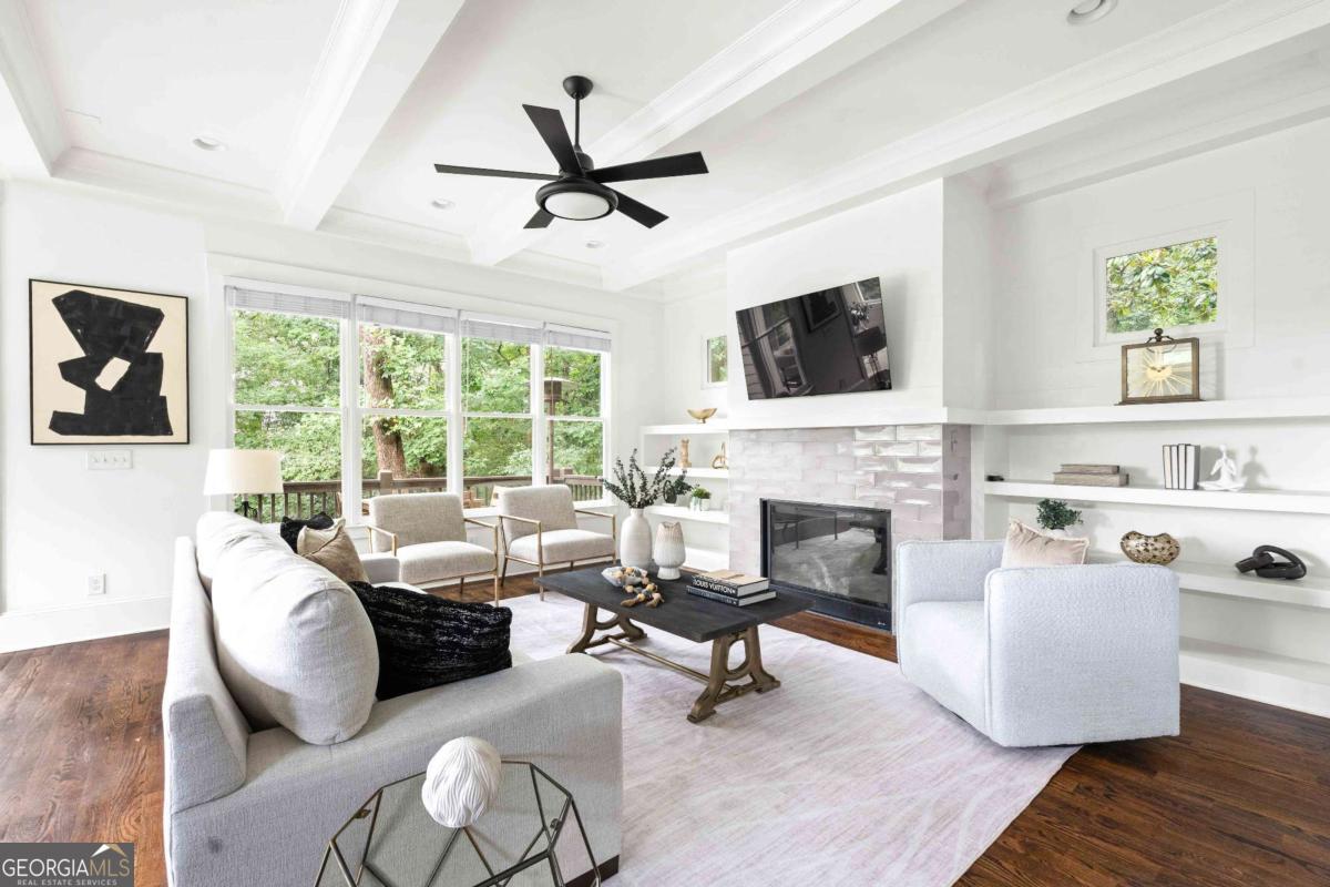 295 Mathews AVE NE