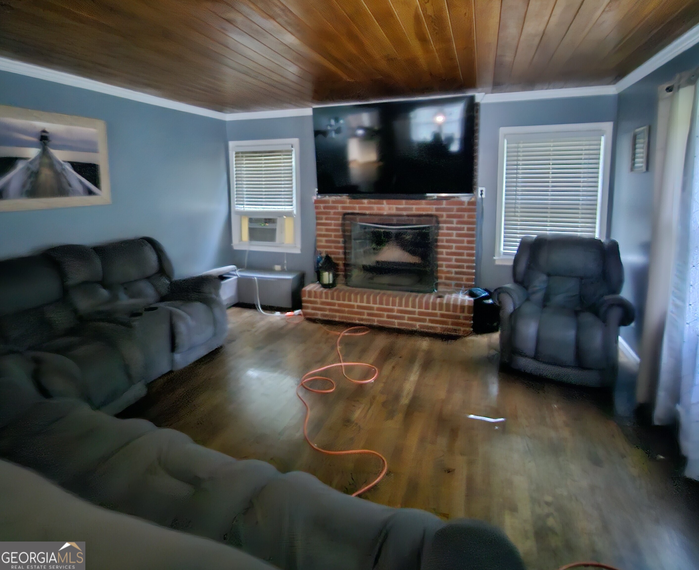 709 Chateau DR SE
