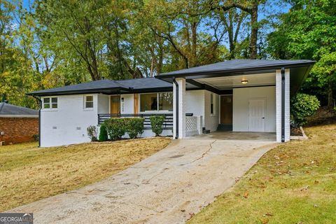 Photo of 2568 Fontaine Circle, Decatur, GA 30032 (MLS # 10632652)