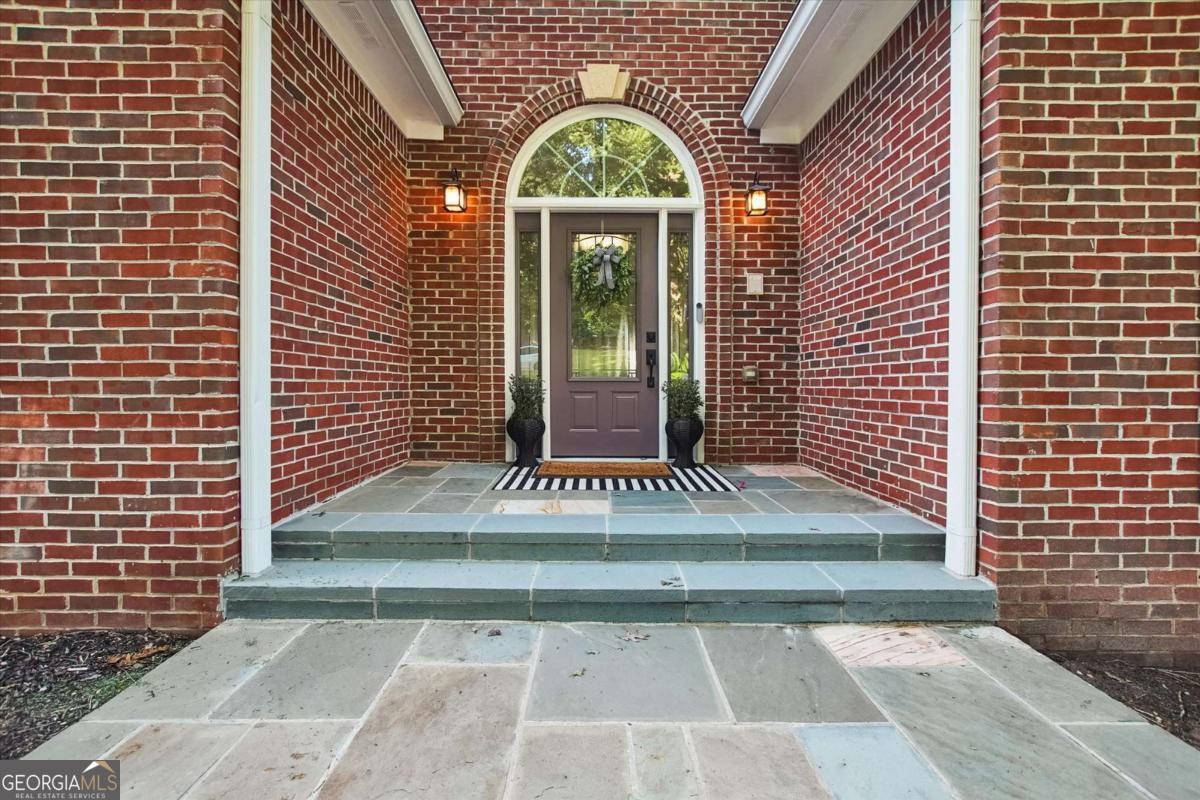 8080 Lakemont Close