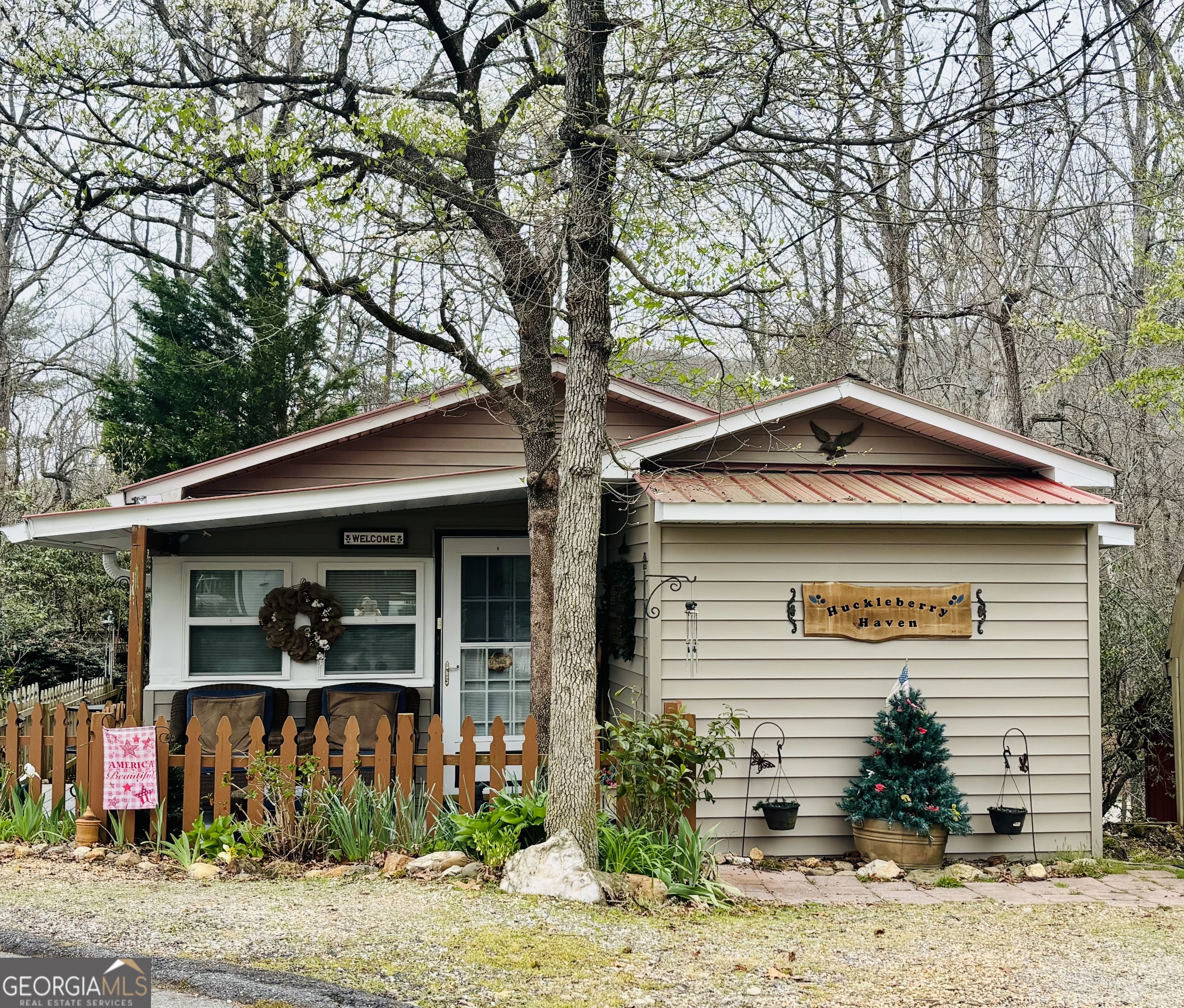 1215 Mountain Shadows DR