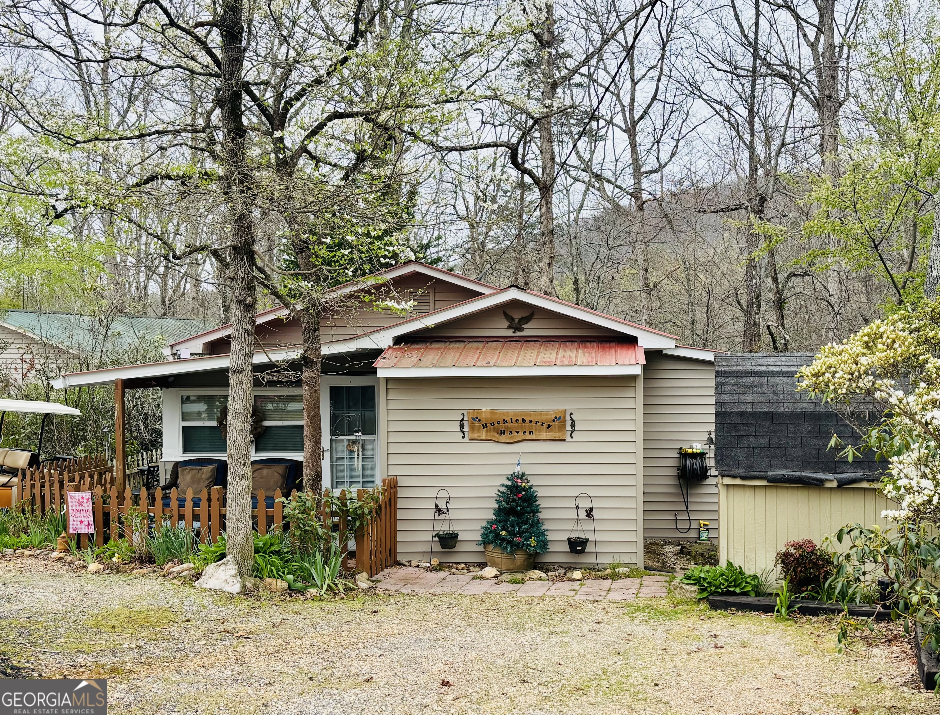 1215 Mountain Shadows DR