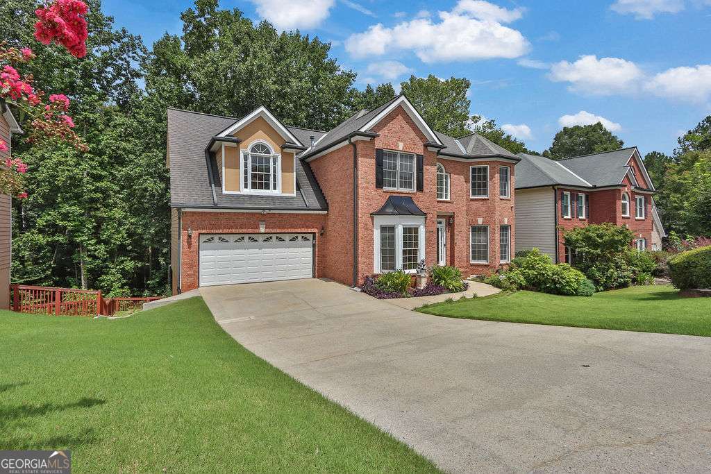 220 Ridge Bluff LN