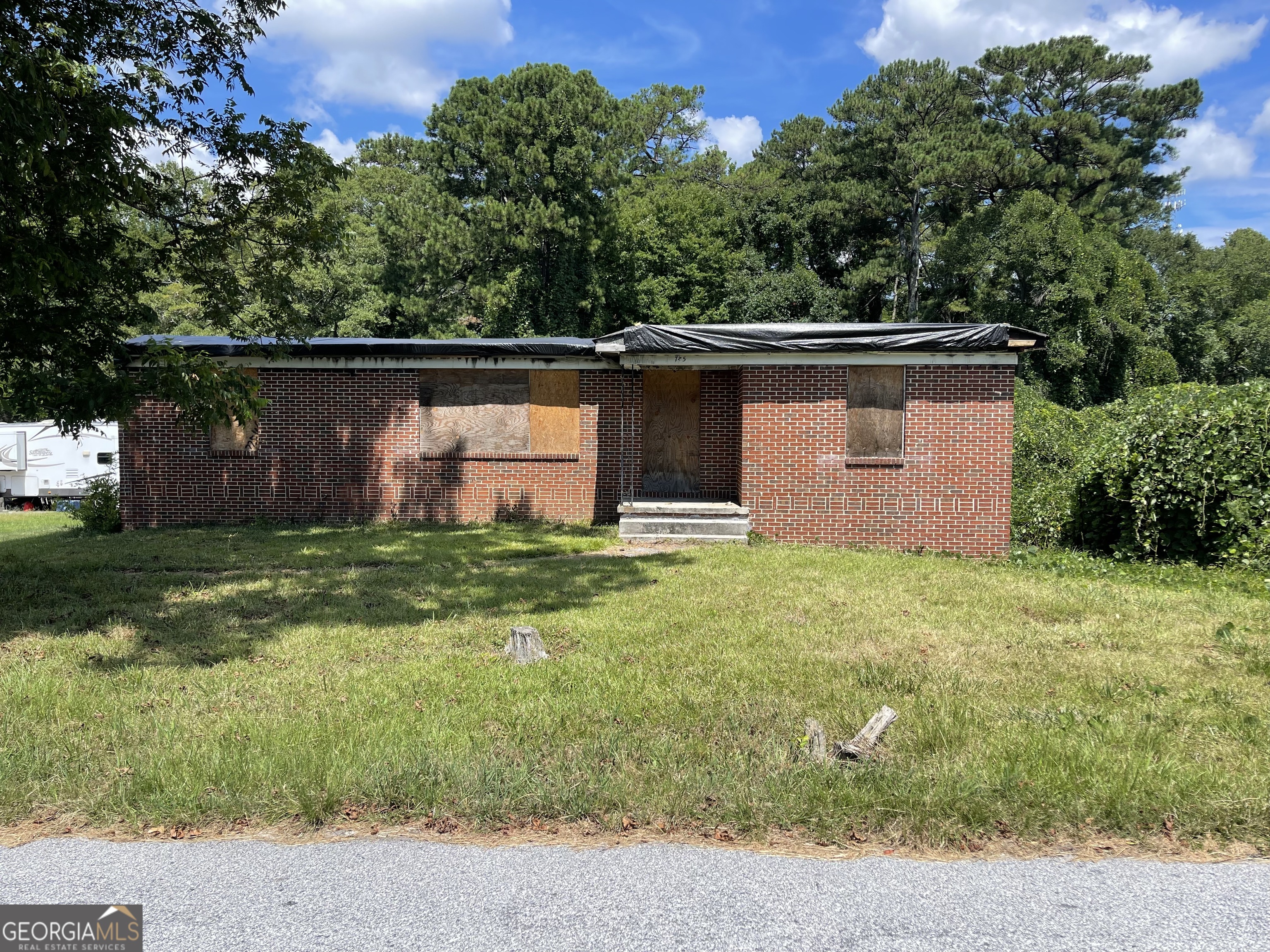 775 West CIR SW
