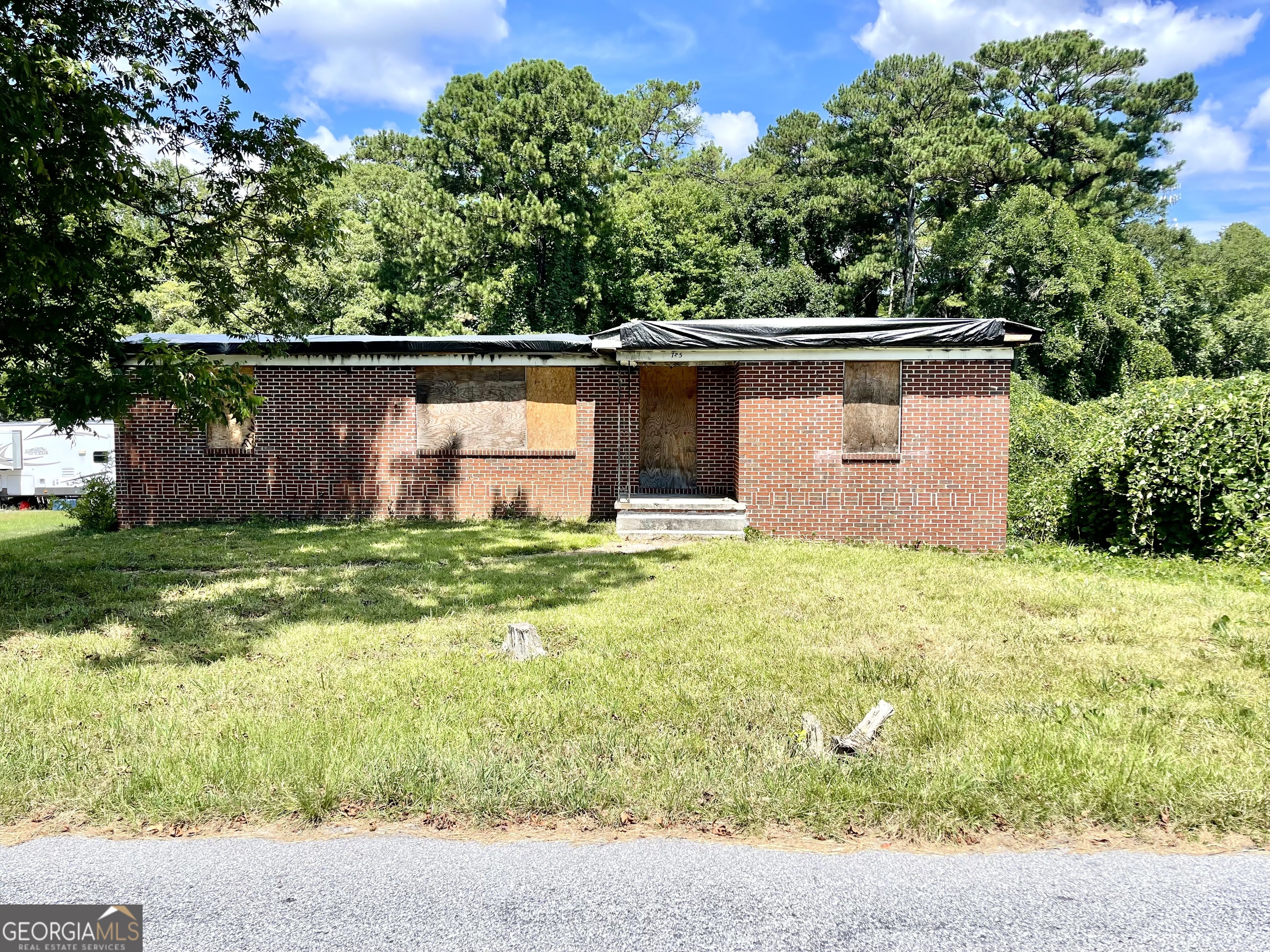 775 West CIR SW
