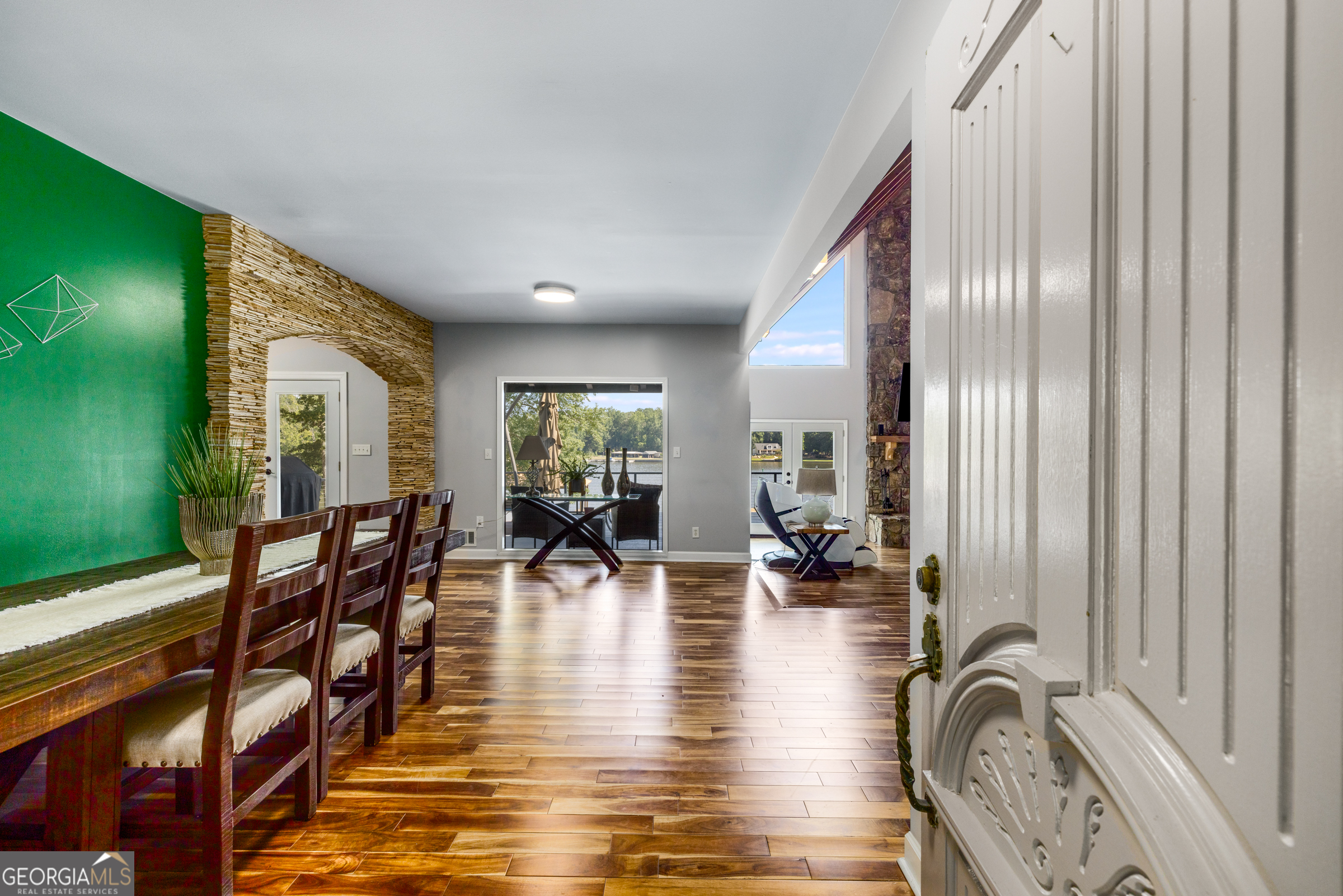 2202 Emerald DR