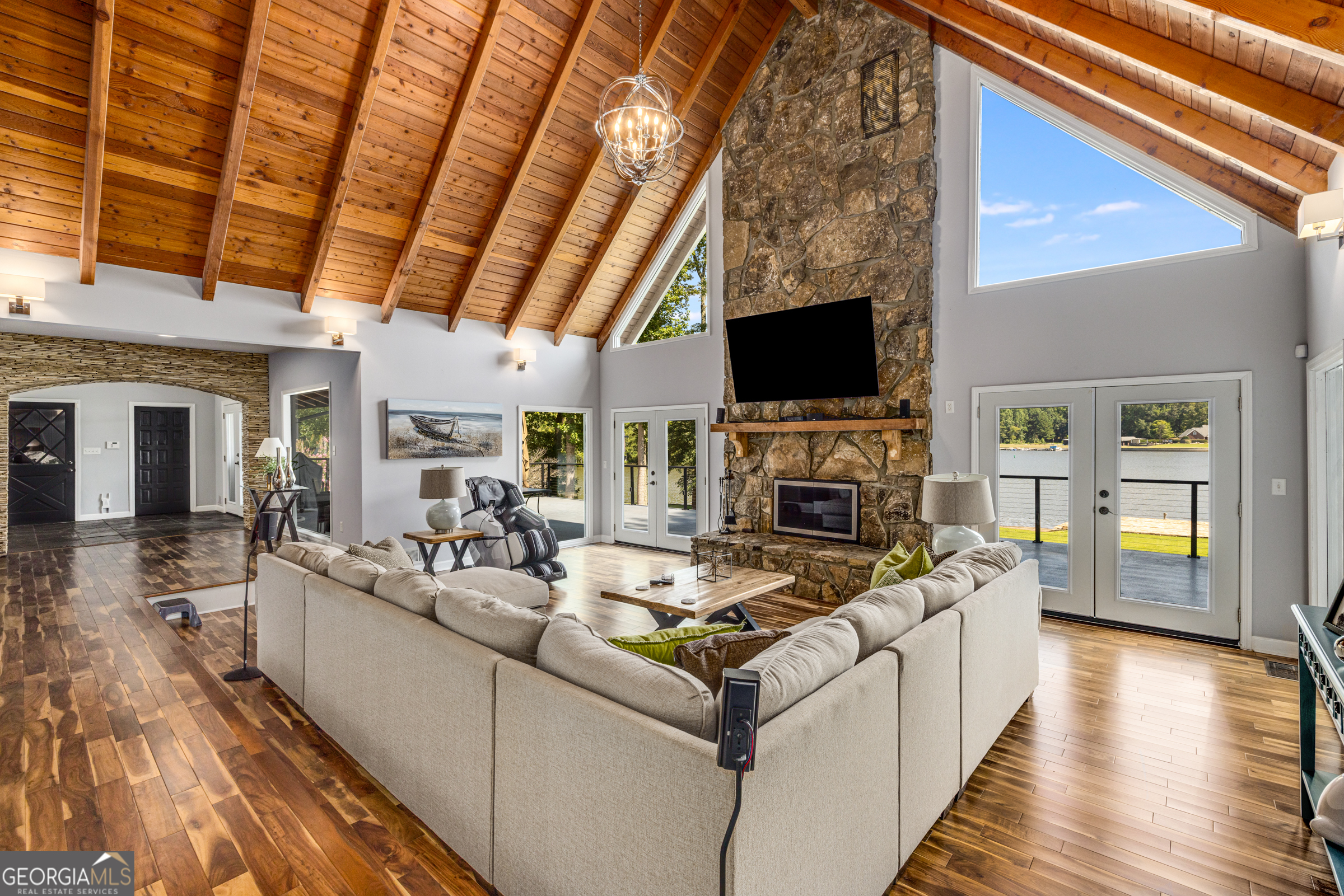2202 Emerald DR