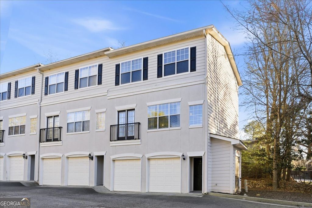 Photo of 1150 Collier Road NW #N4, Atlanta, GA 30318 (MLS # 10709410)