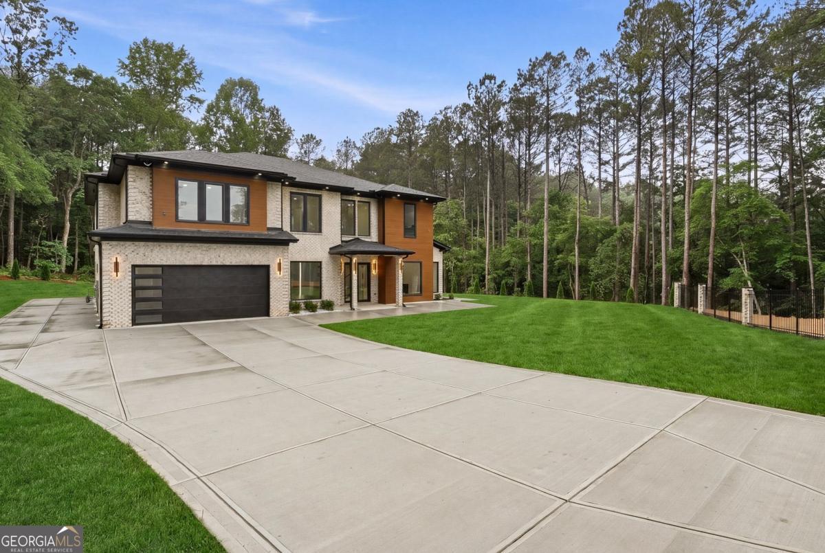 1563 Whitley RD