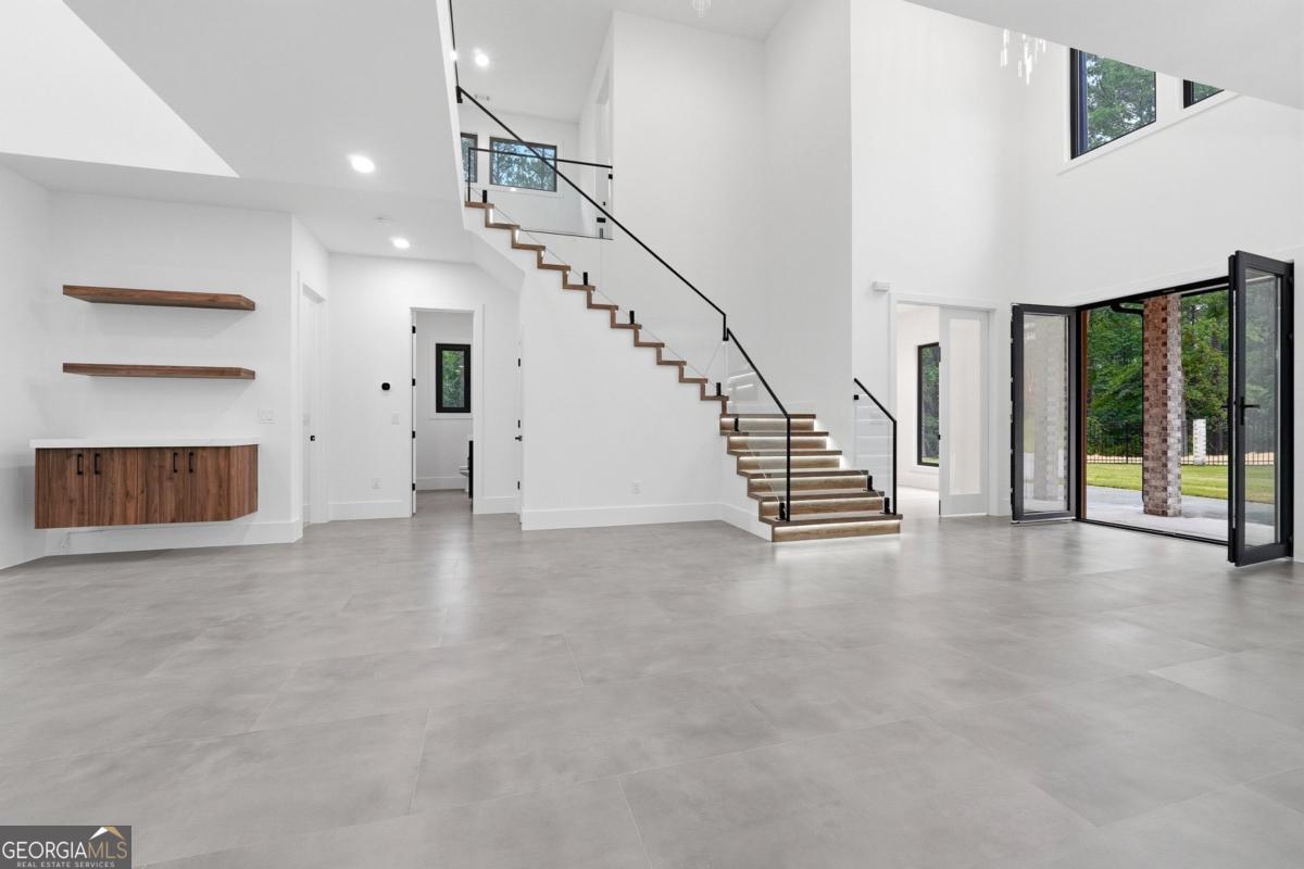 1563 Whitley RD