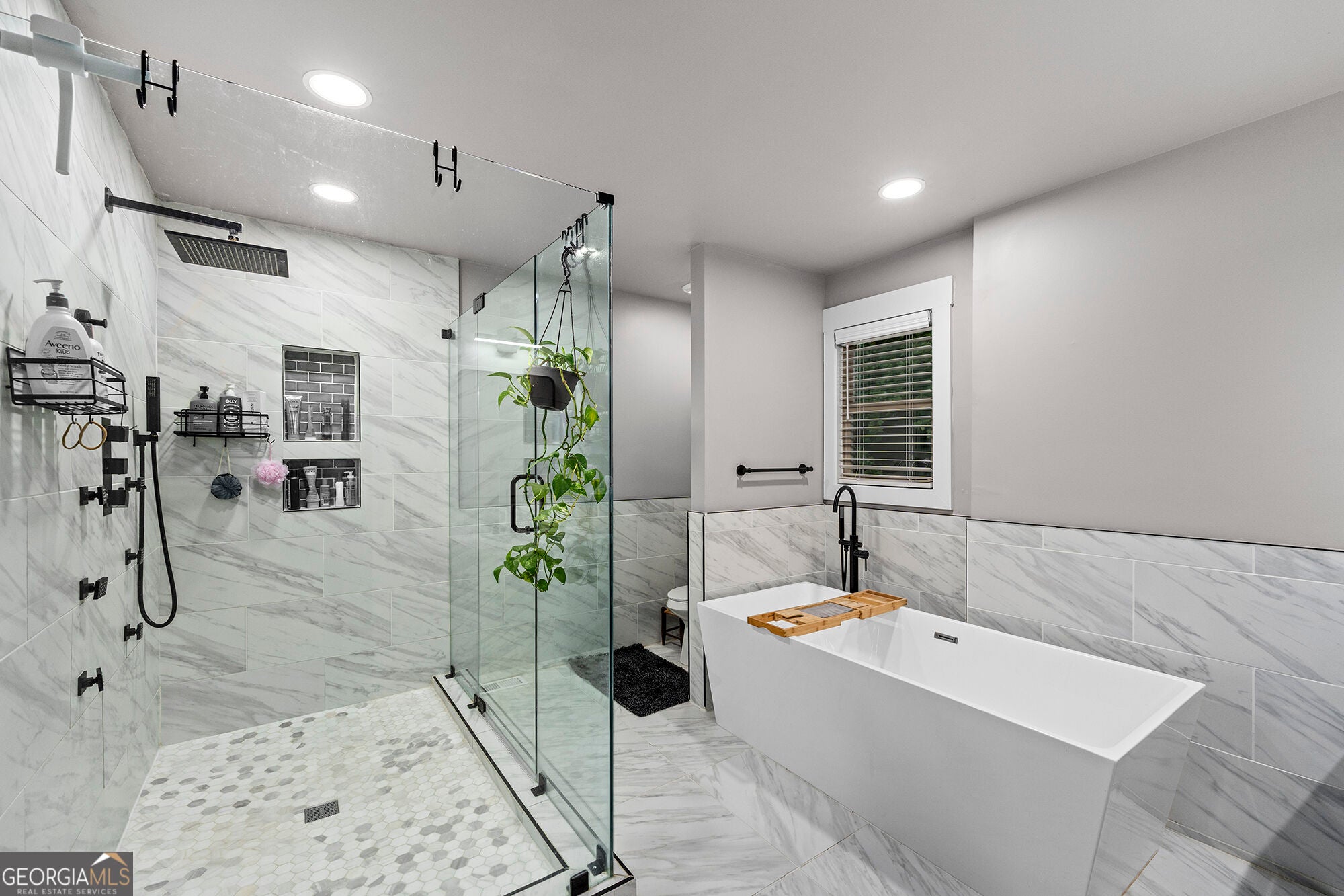 4358 Inverary WALK NE