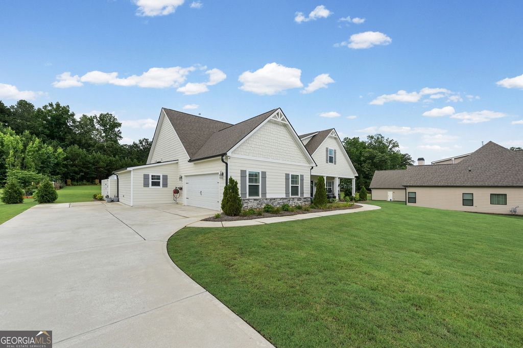 Photo of 185 Cedara Drive, Newnan, GA 30263 (MLS # 10793664)