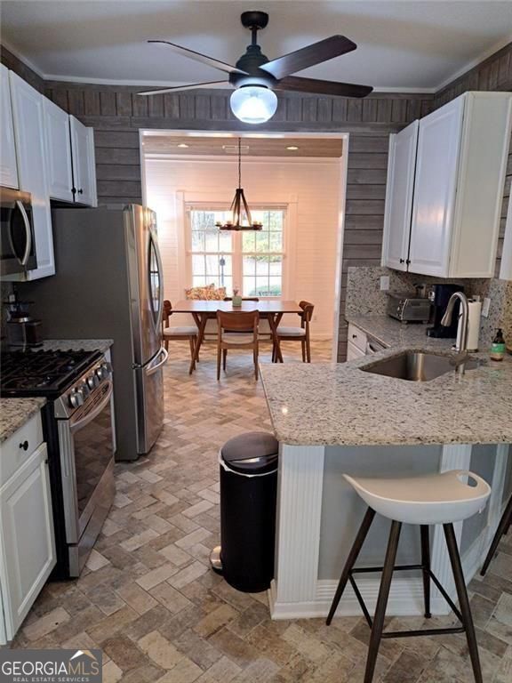 366 Silverthorn DR NW