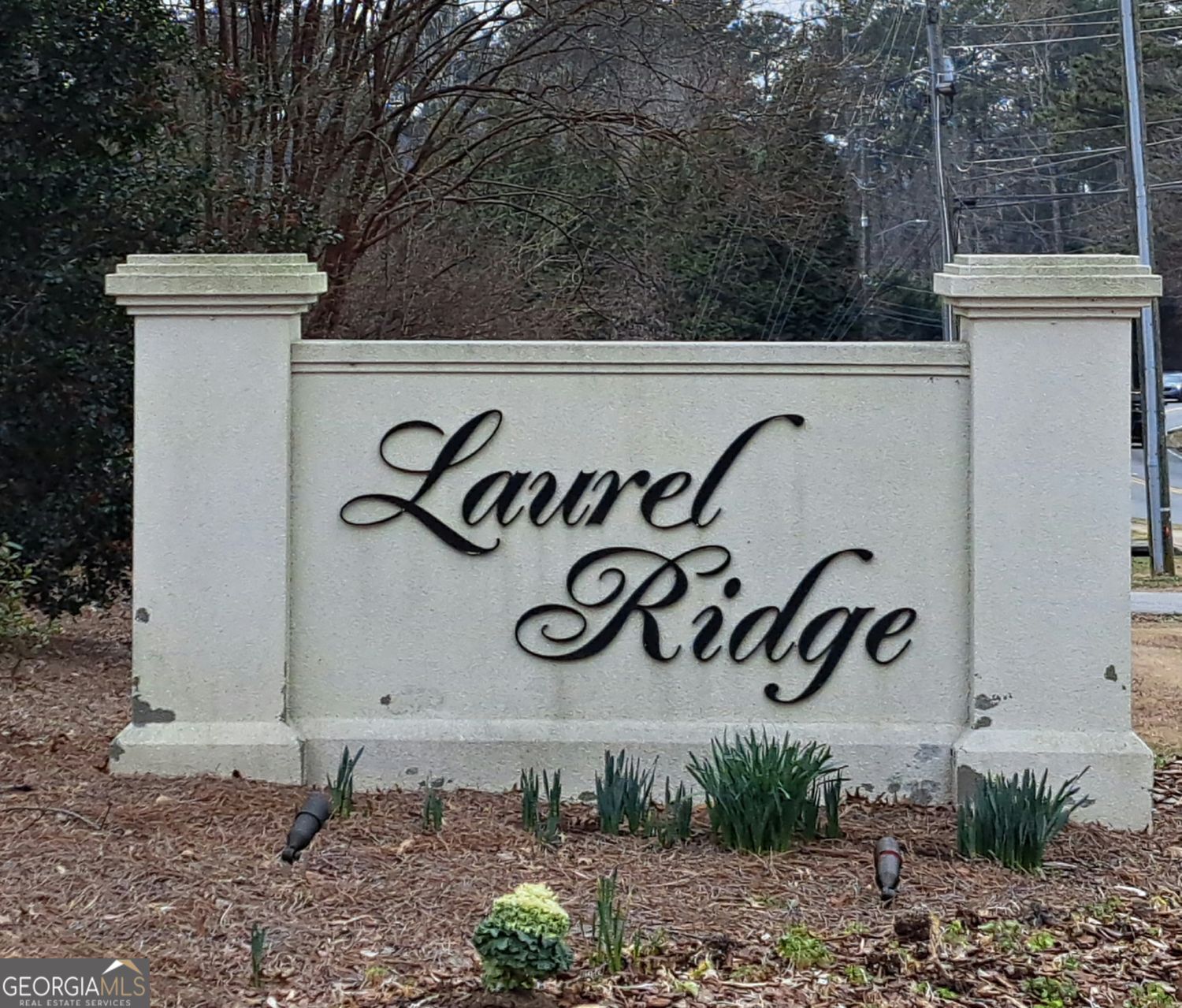 366 Silverthorn DR NW