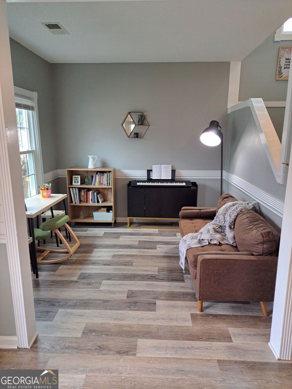 366 Silverthorn DR NW