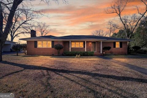 111 E Banks ST Glennville GA 30427