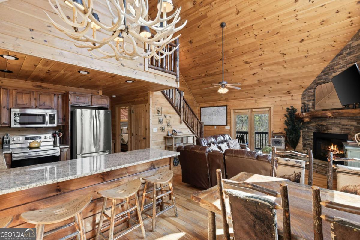 113 Dallas LN