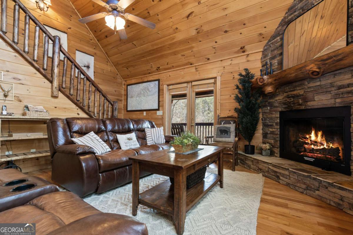 113 Dallas LN