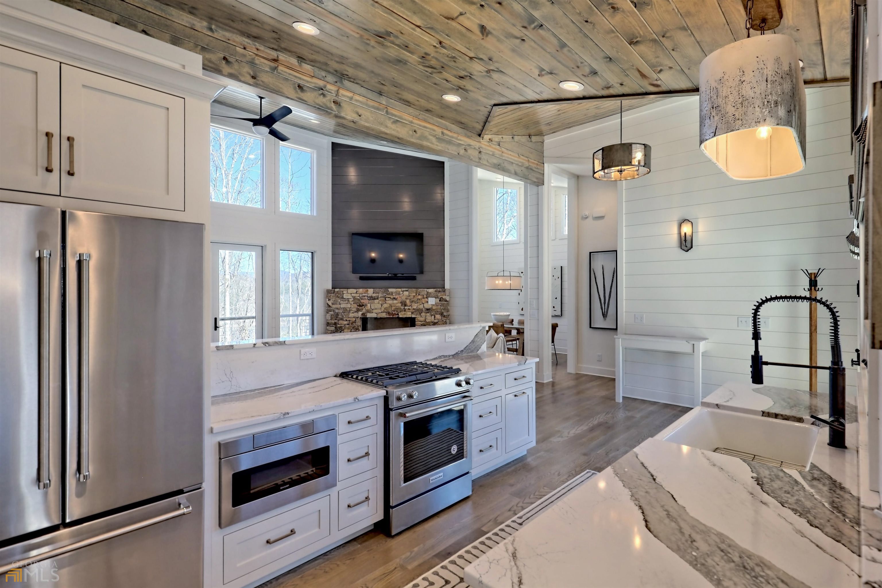 Clarkesville, Georgia 30523, United States, 4 Bedrooms Bedrooms, ,5 BathroomsBathrooms,Residential,Active,141527