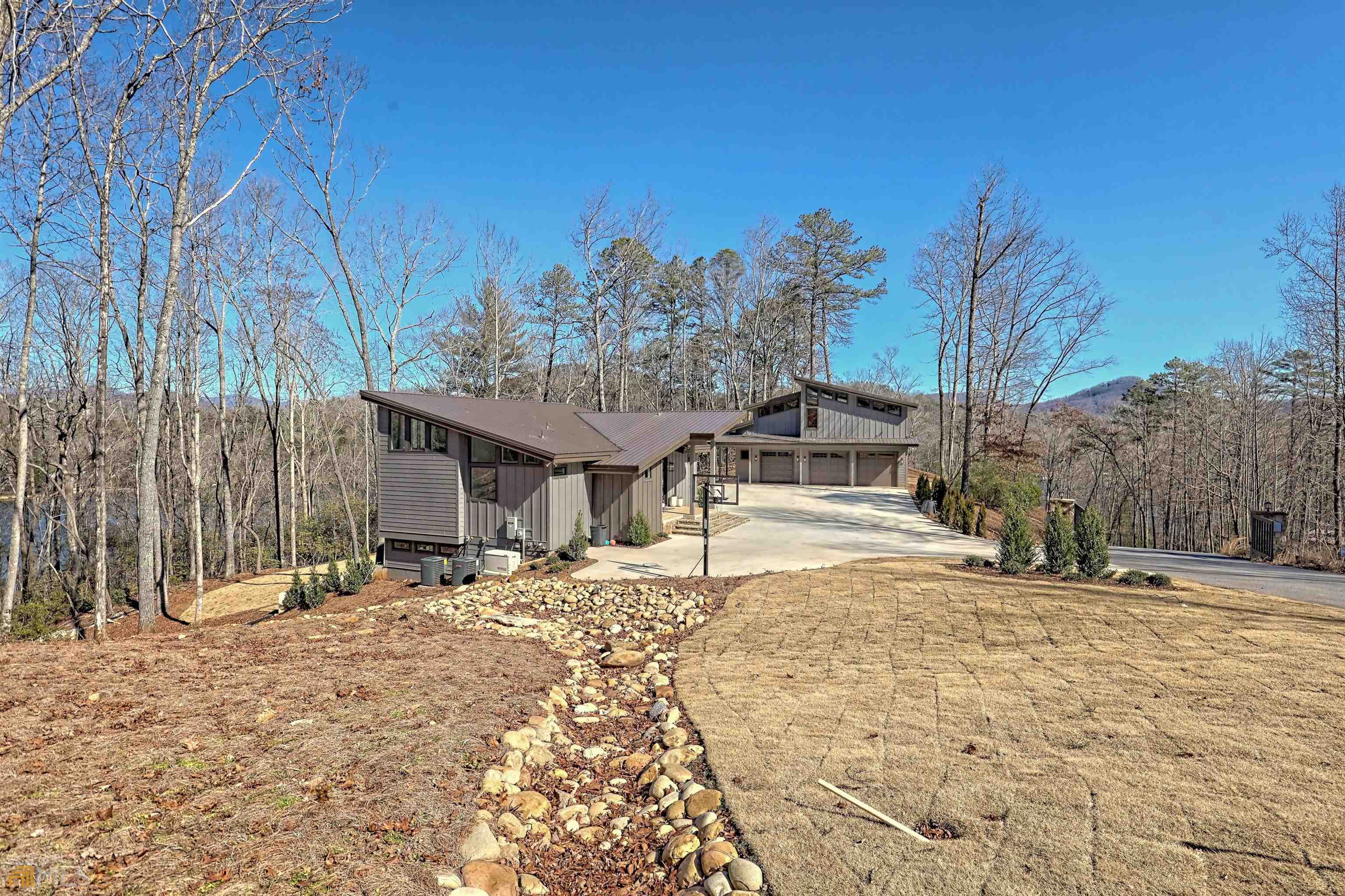 Clarkesville, Georgia 30523, United States, 4 Bedrooms Bedrooms, ,5 BathroomsBathrooms,Residential,Active,141527