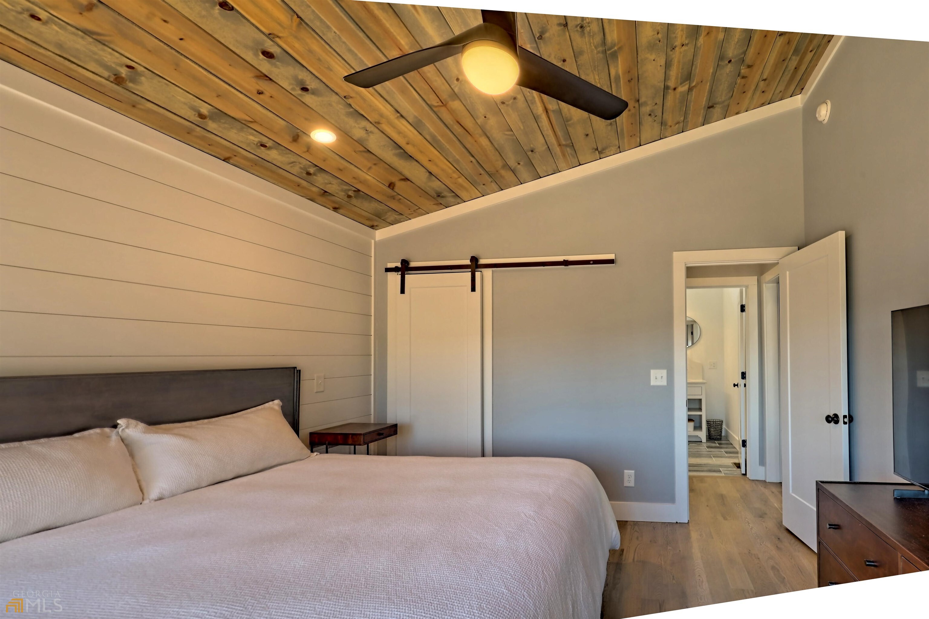 Clarkesville, Georgia 30523, United States, 4 Bedrooms Bedrooms, ,5 BathroomsBathrooms,Residential,Active,141527