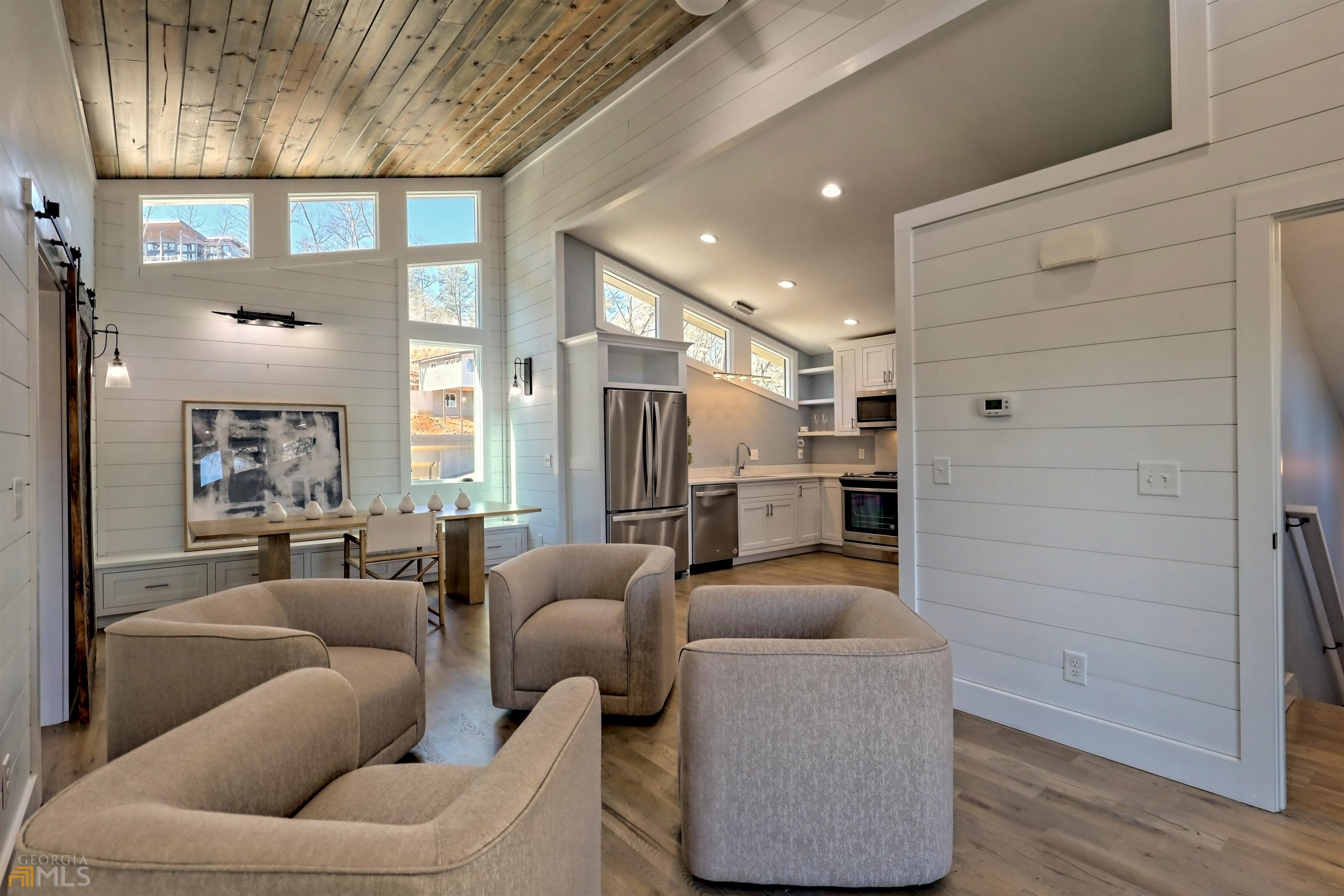 Clarkesville, Georgia 30523, United States, 4 Bedrooms Bedrooms, ,5 BathroomsBathrooms,Residential,Active,141527