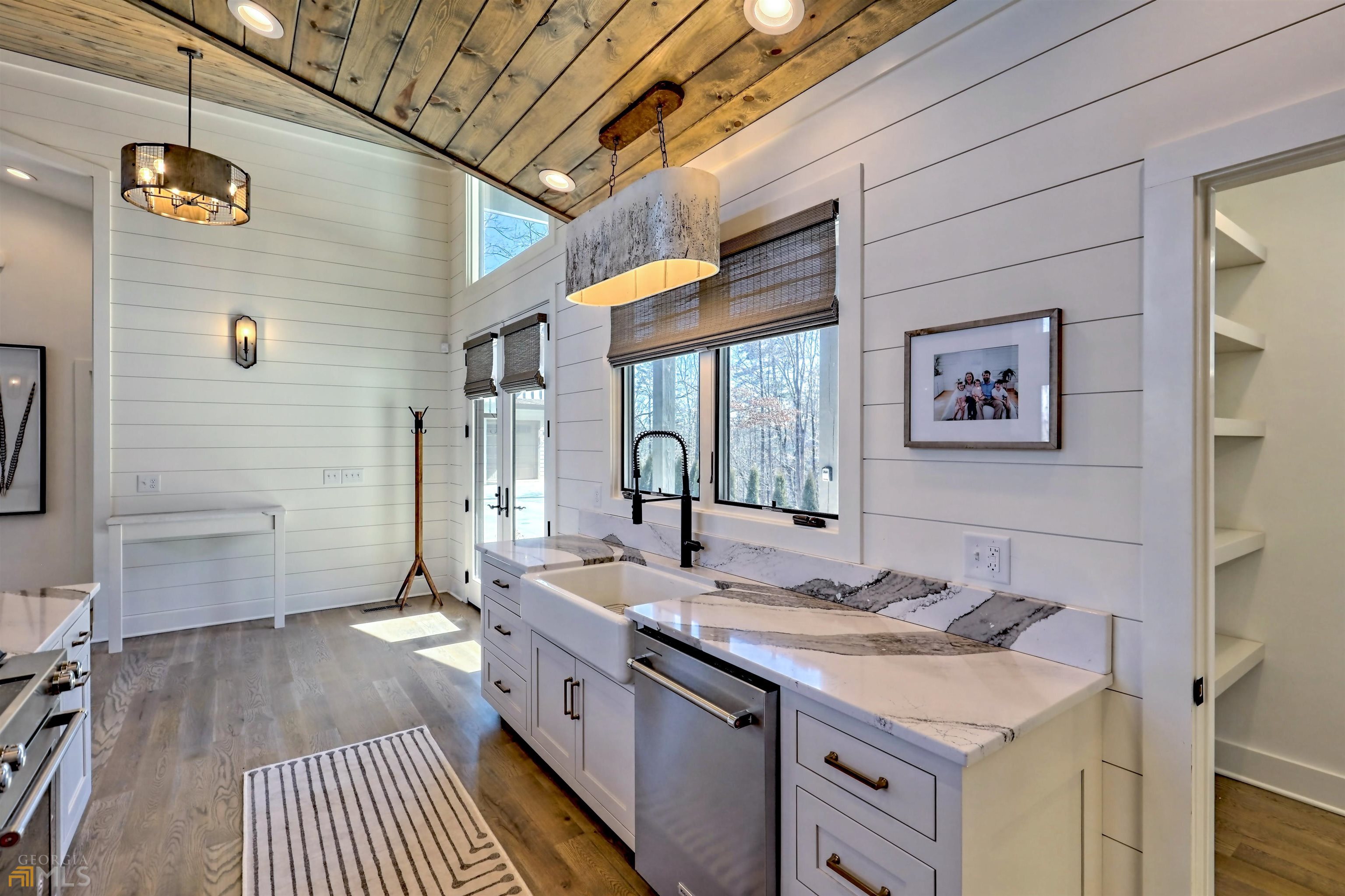 Clarkesville, Georgia 30523, United States, 4 Bedrooms Bedrooms, ,5 BathroomsBathrooms,Residential,Active,141527