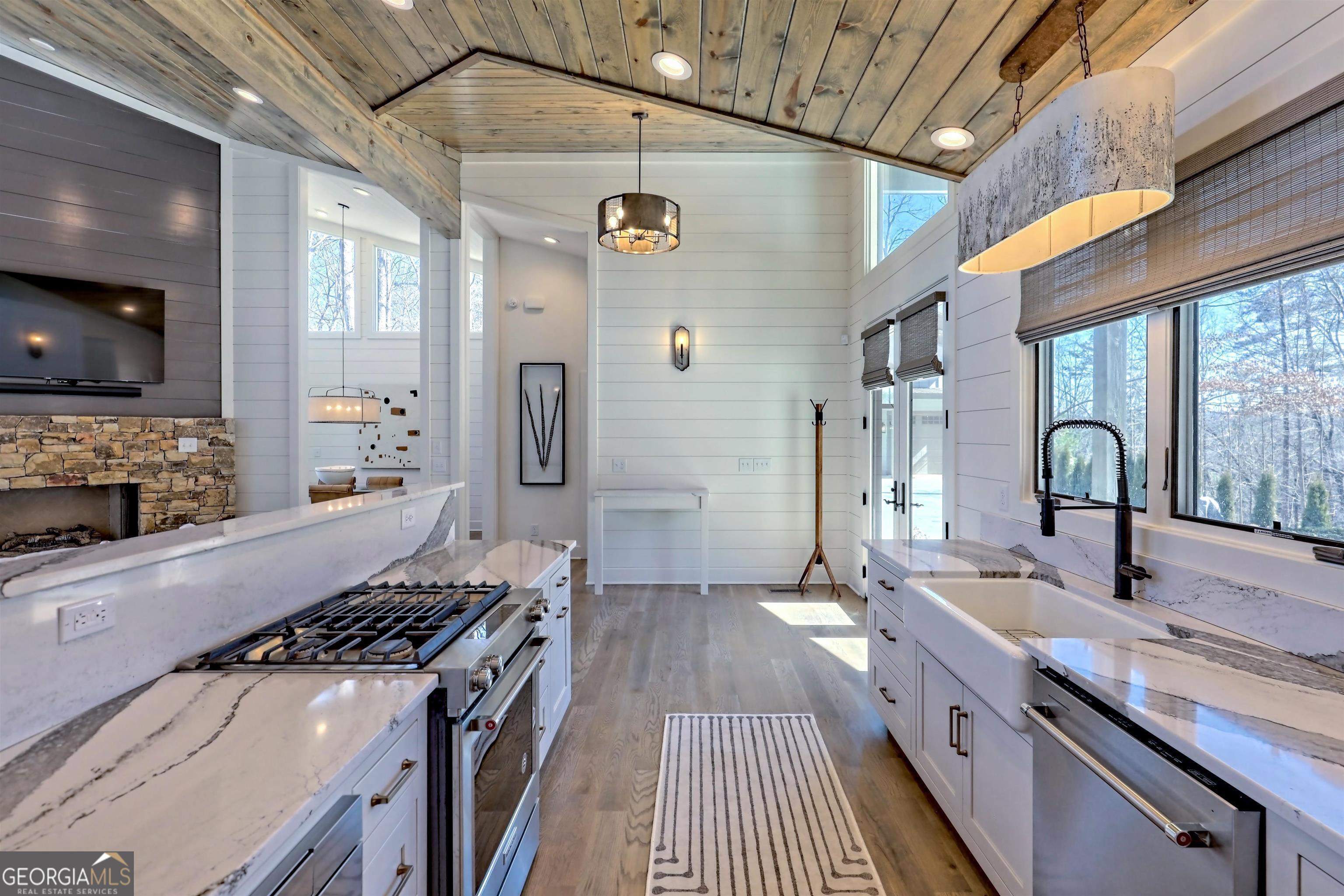 132 Summit Ridge DR