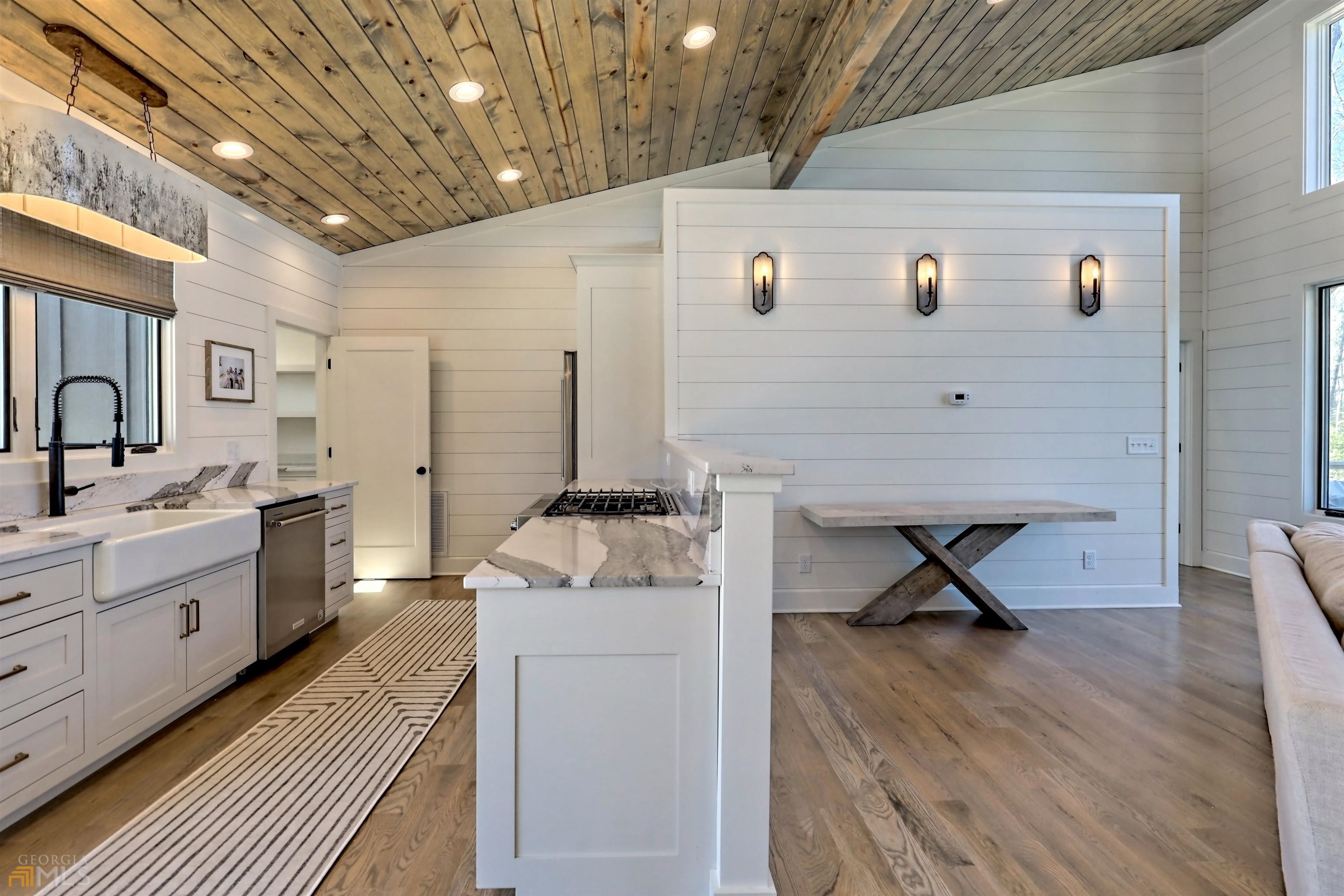 Clarkesville, Georgia 30523, United States, 4 Bedrooms Bedrooms, ,5 BathroomsBathrooms,Residential,Active,141527