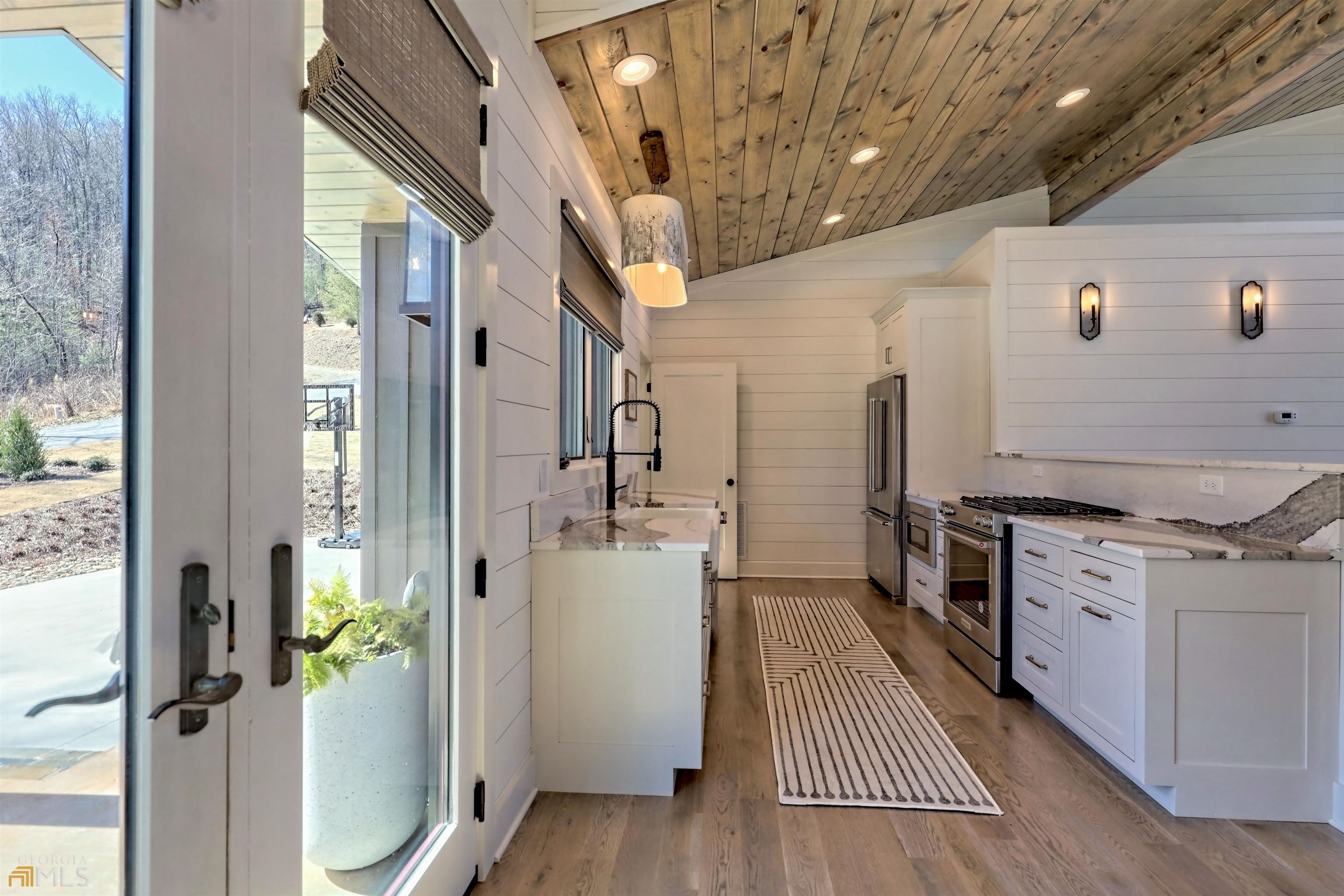 Clarkesville, Georgia 30523, United States, 4 Bedrooms Bedrooms, ,5 BathroomsBathrooms,Residential,Active,141527