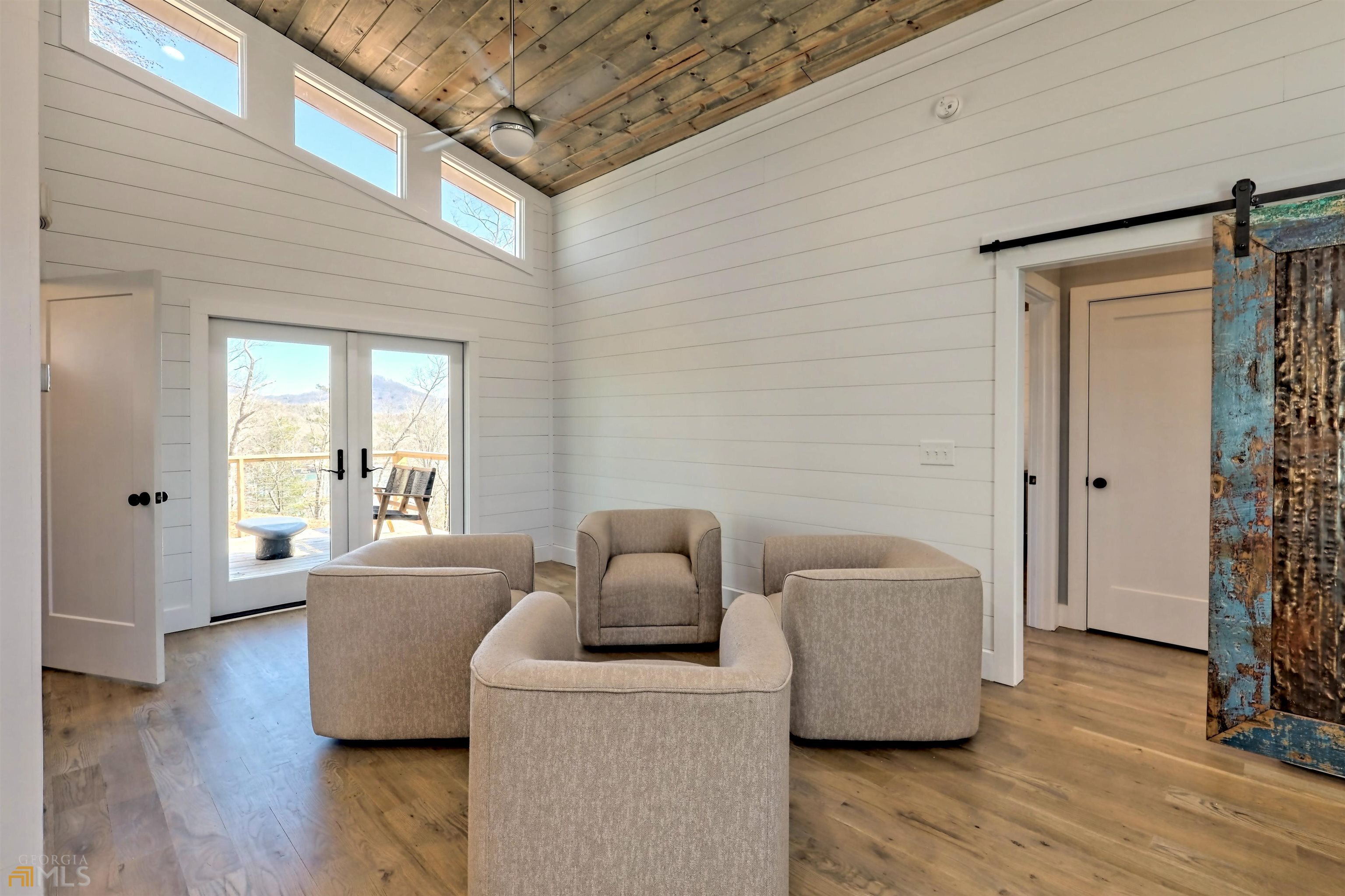 Clarkesville, Georgia 30523, United States, 4 Bedrooms Bedrooms, ,5 BathroomsBathrooms,Residential,Active,141527