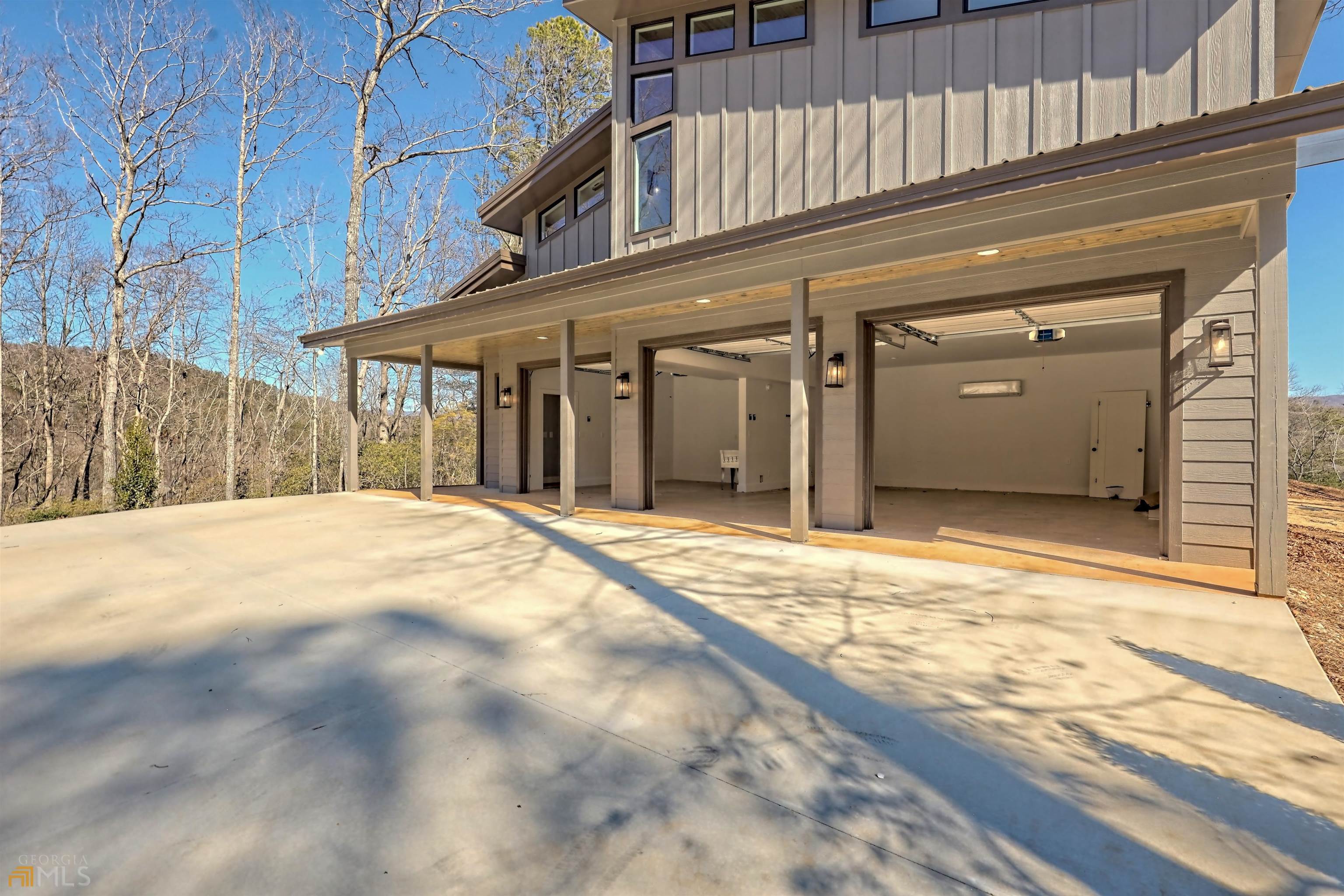 Clarkesville, Georgia 30523, United States, 4 Bedrooms Bedrooms, ,5 BathroomsBathrooms,Residential,Active,141527