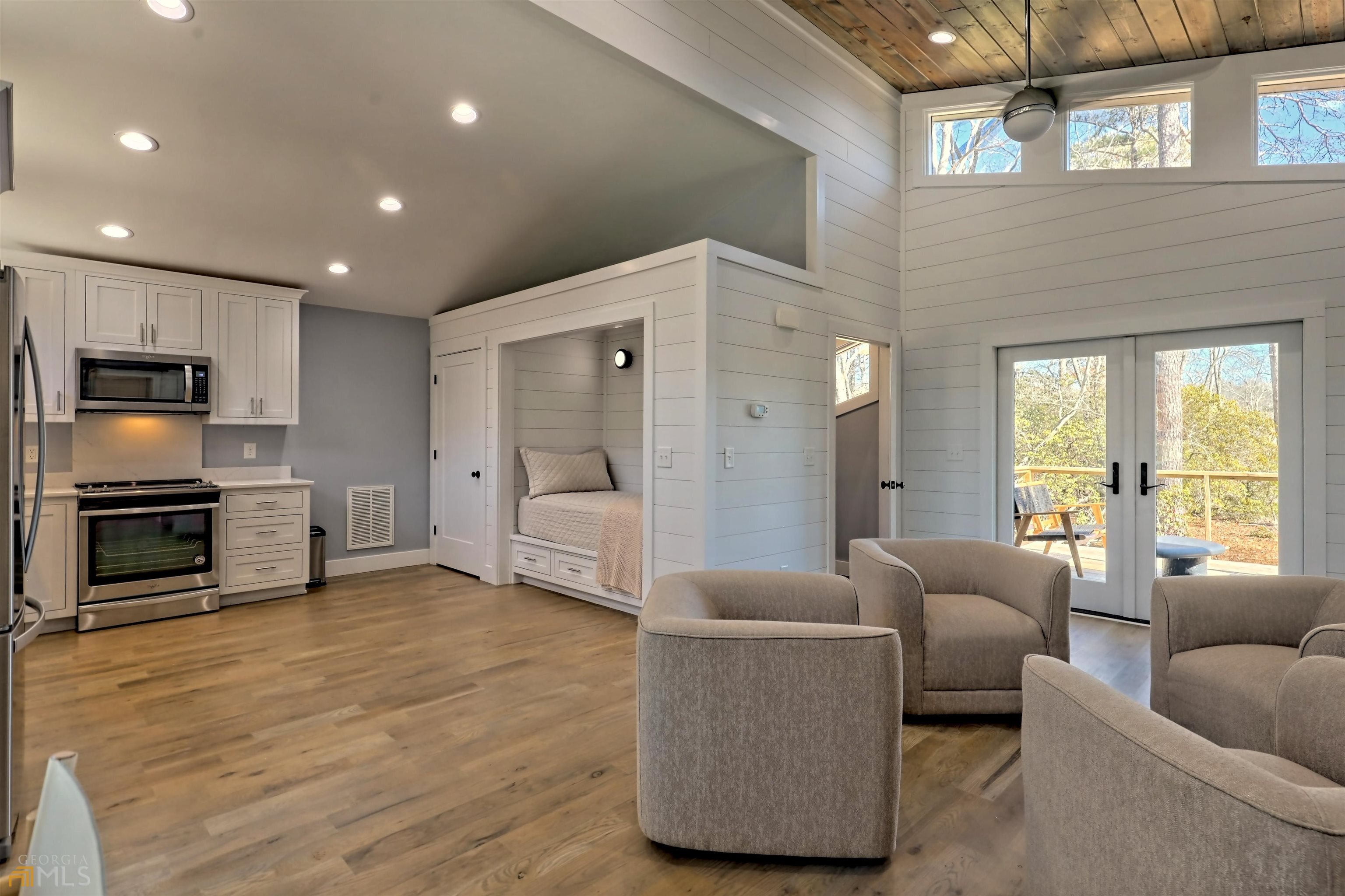 Clarkesville, Georgia 30523, United States, 4 Bedrooms Bedrooms, ,5 BathroomsBathrooms,Residential,Active,141527