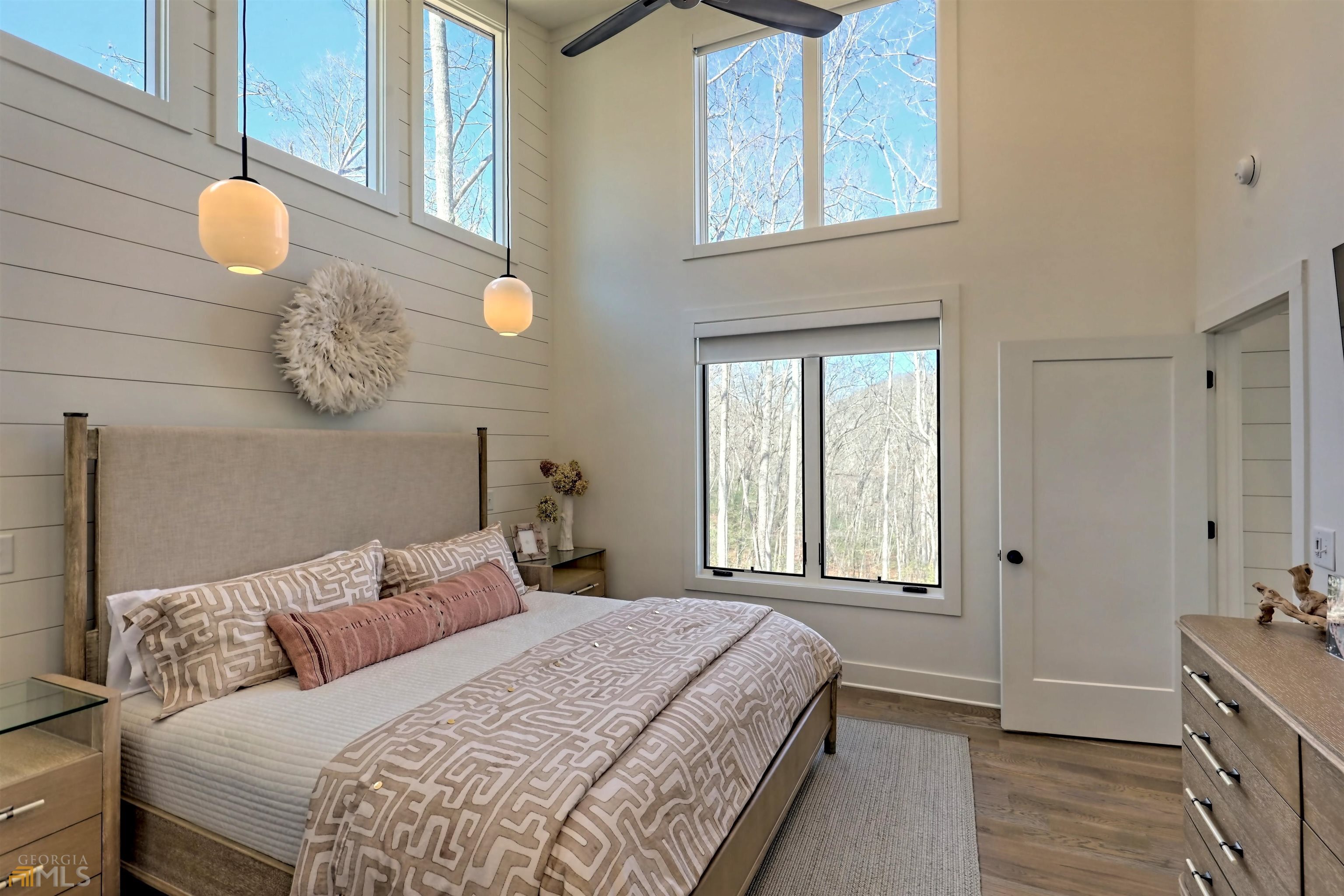 Clarkesville, Georgia 30523, United States, 4 Bedrooms Bedrooms, ,5 BathroomsBathrooms,Residential,Active,141527