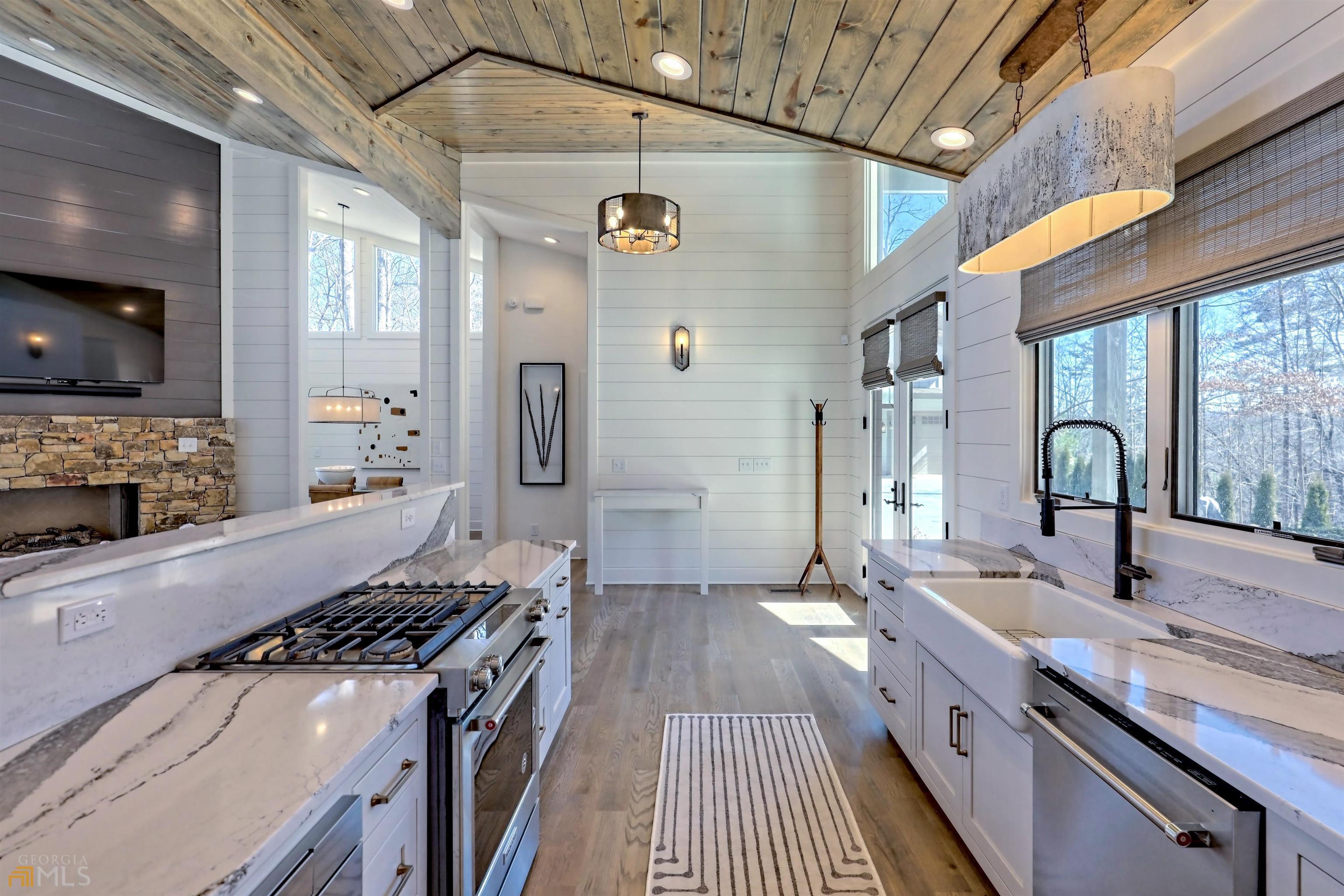 Clarkesville, Georgia 30523, United States, 4 Bedrooms Bedrooms, ,5 BathroomsBathrooms,Residential,Active,141527