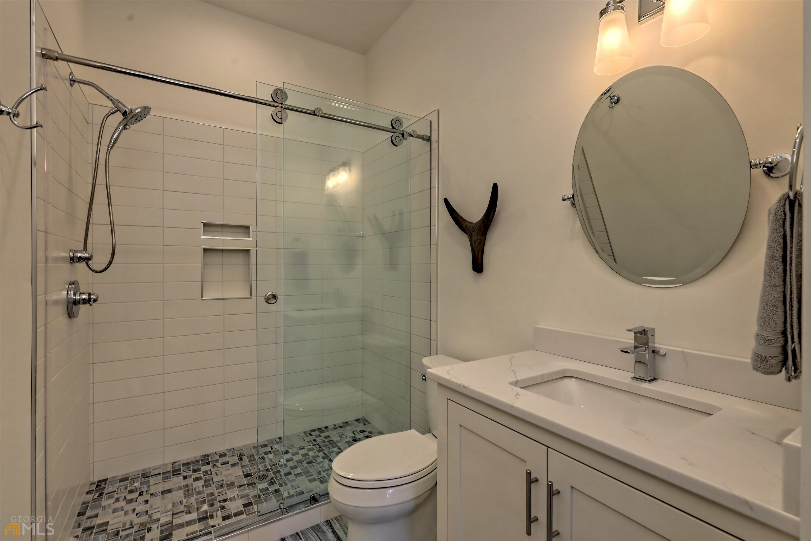 Clarkesville, Georgia 30523, United States, 4 Bedrooms Bedrooms, ,5 BathroomsBathrooms,Residential,Active,141527