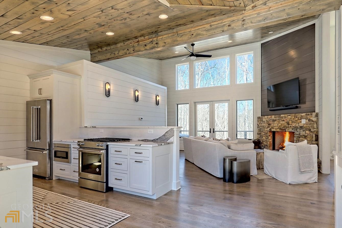 Clarkesville, Georgia 30523, United States, 4 Bedrooms Bedrooms, ,5 BathroomsBathrooms,Residential,Active,141527