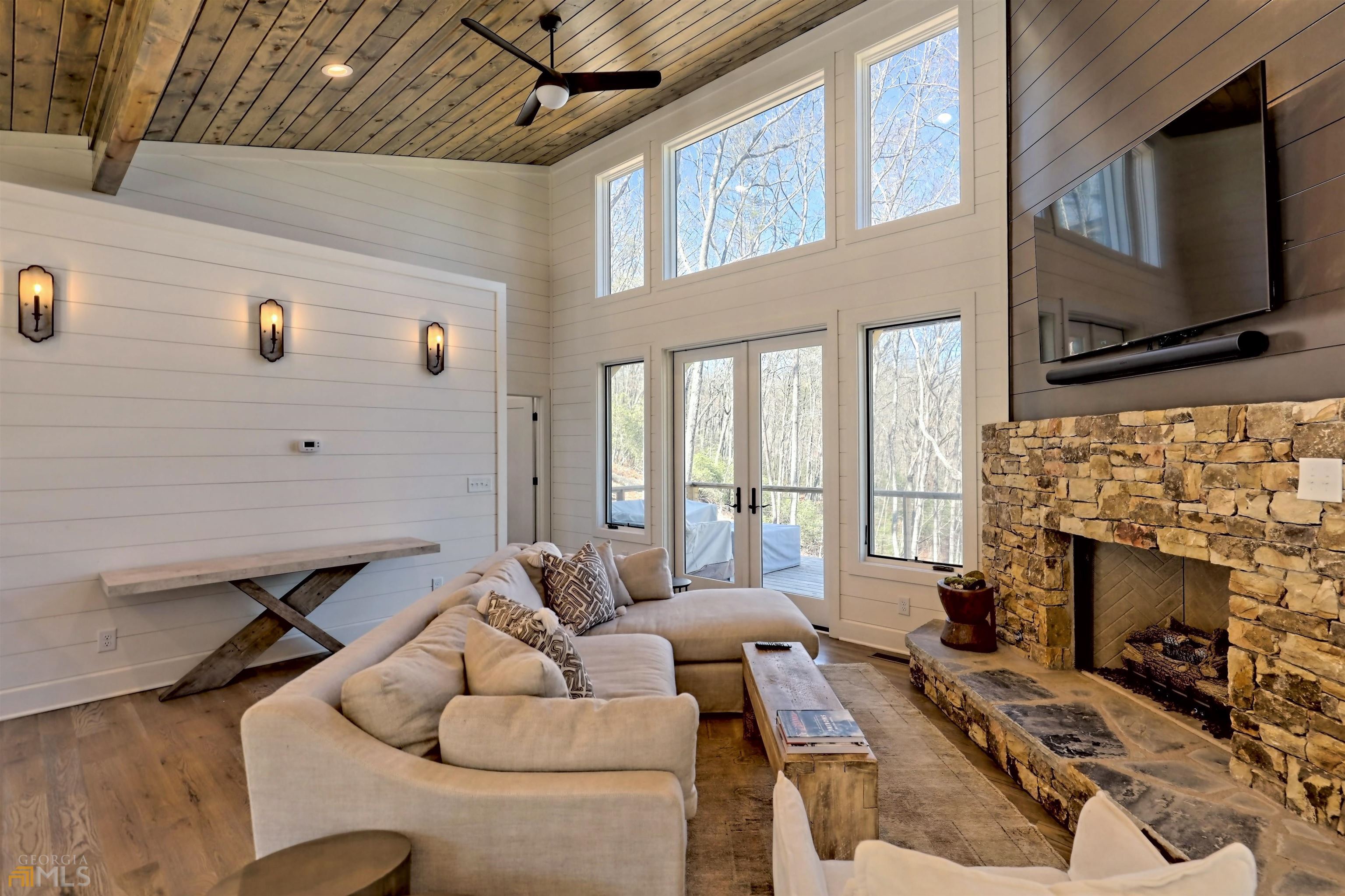 Clarkesville, Georgia 30523, United States, 4 Bedrooms Bedrooms, ,5 BathroomsBathrooms,Residential,Active,141527