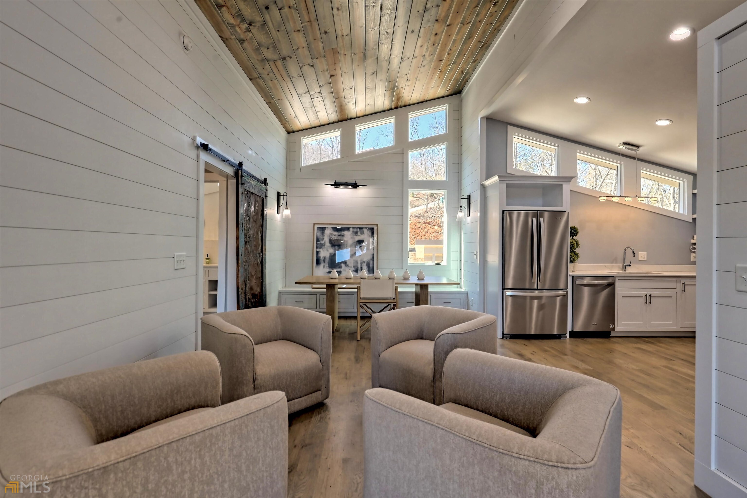 Clarkesville, Georgia 30523, United States, 4 Bedrooms Bedrooms, ,5 BathroomsBathrooms,Residential,Active,141527