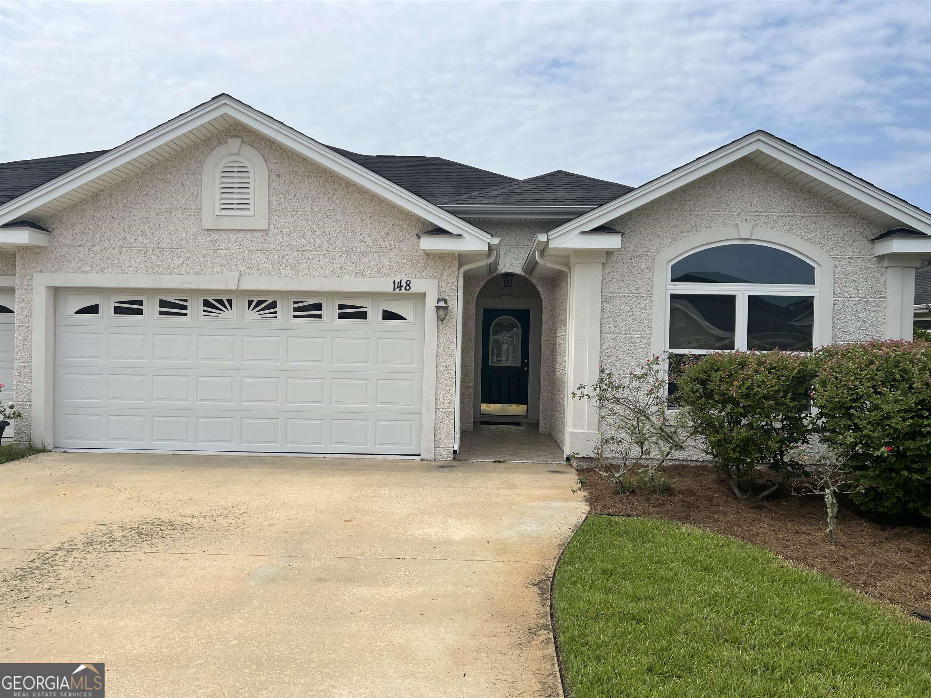 Laurel Landing 3 Bedroom 2 Bath Townhome for Rent. Home features lake views from fenced in back yard, Florida Room or living room! Kitchen features all the standards along with Granite countertops, Stainless Steel Appliances, lighted pantry, and island with prep sink. The master suite features a large walk-in closet, double vanity, separate shower, and jetted garden tub. As part of the the Laurel Landing neighborhood registered tenants can enjoy privileges at the pool, club house, and maintained parks.