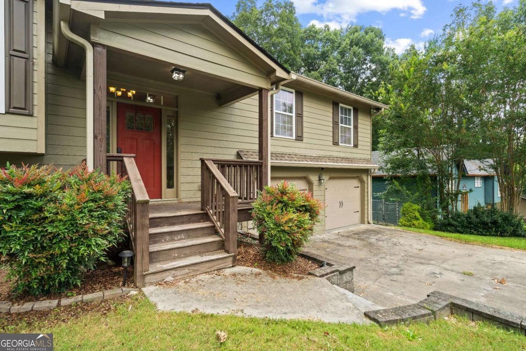 Photo of 521 Cambridge Drive, Rocky Face, GA 30740 (MLS # 10800360)