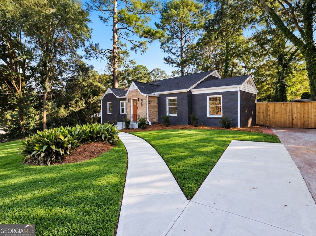 Photo of 1807 Buckeye Street SW, Atlanta, GA 30310 (MLS # 10872322)
