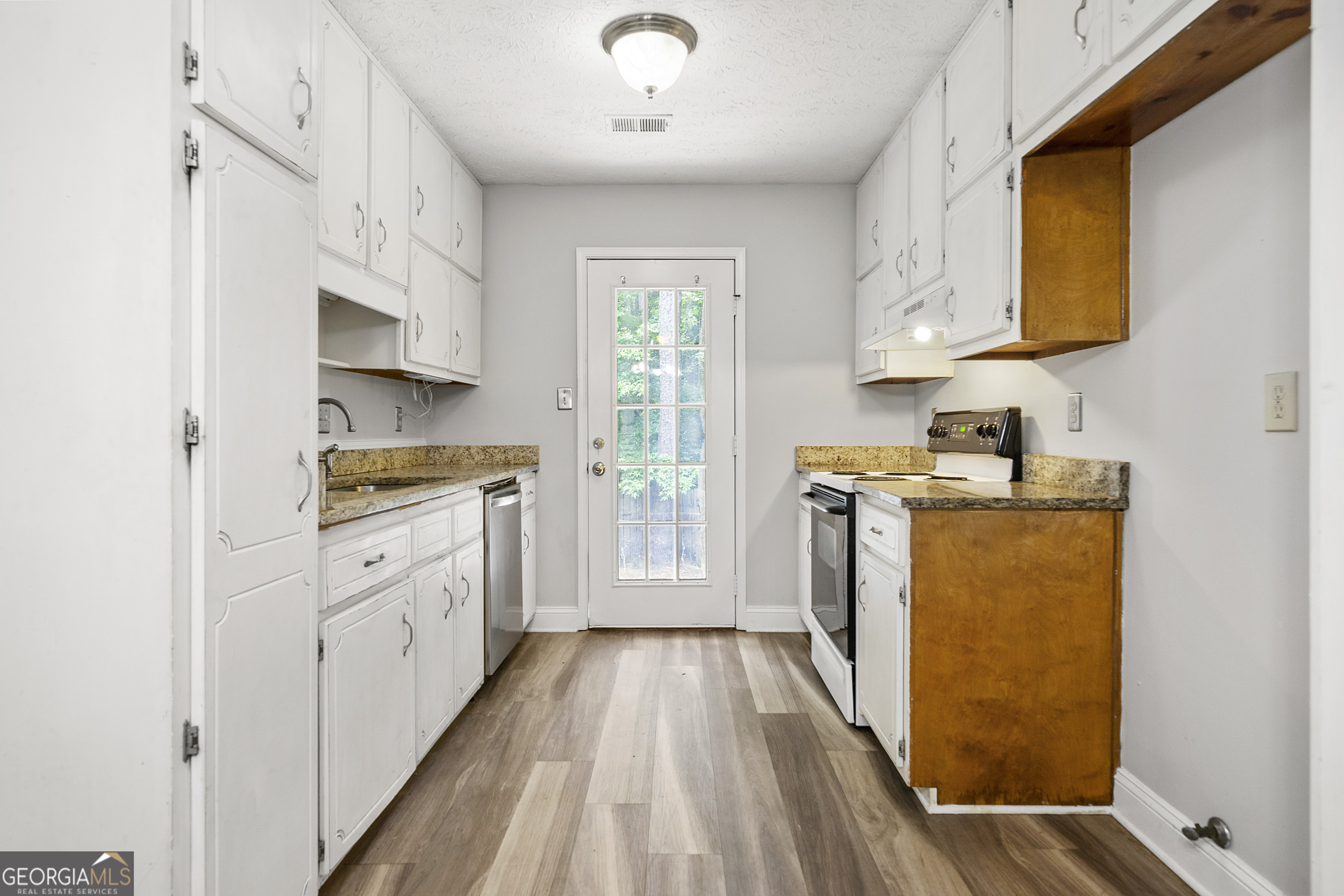 Peachtree City, Georgia 30269, United States, 3 Bedrooms Bedrooms, ,2 BathroomsBathrooms,Residential,Pending,145801