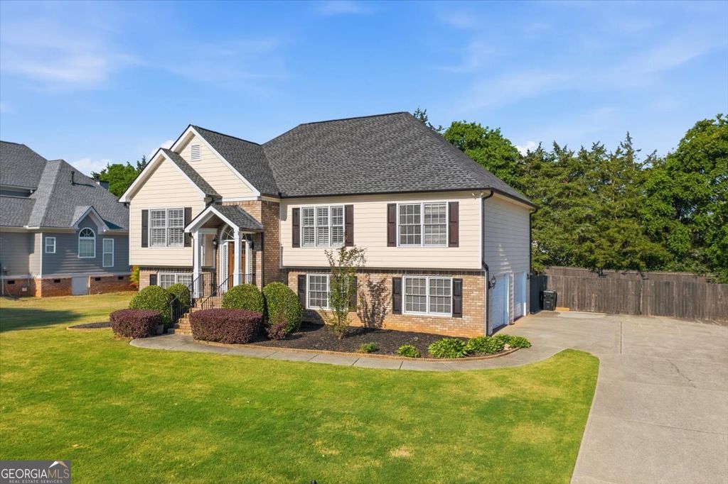 Photo of 17 Colonial Circle NW, Cartersville, GA 30120 (MLS # 10742788)