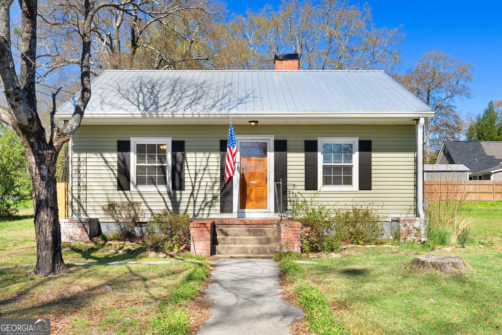 Photo of 253 Edwards Street, Elberton, GA 30635 (MLS # 10710532)
