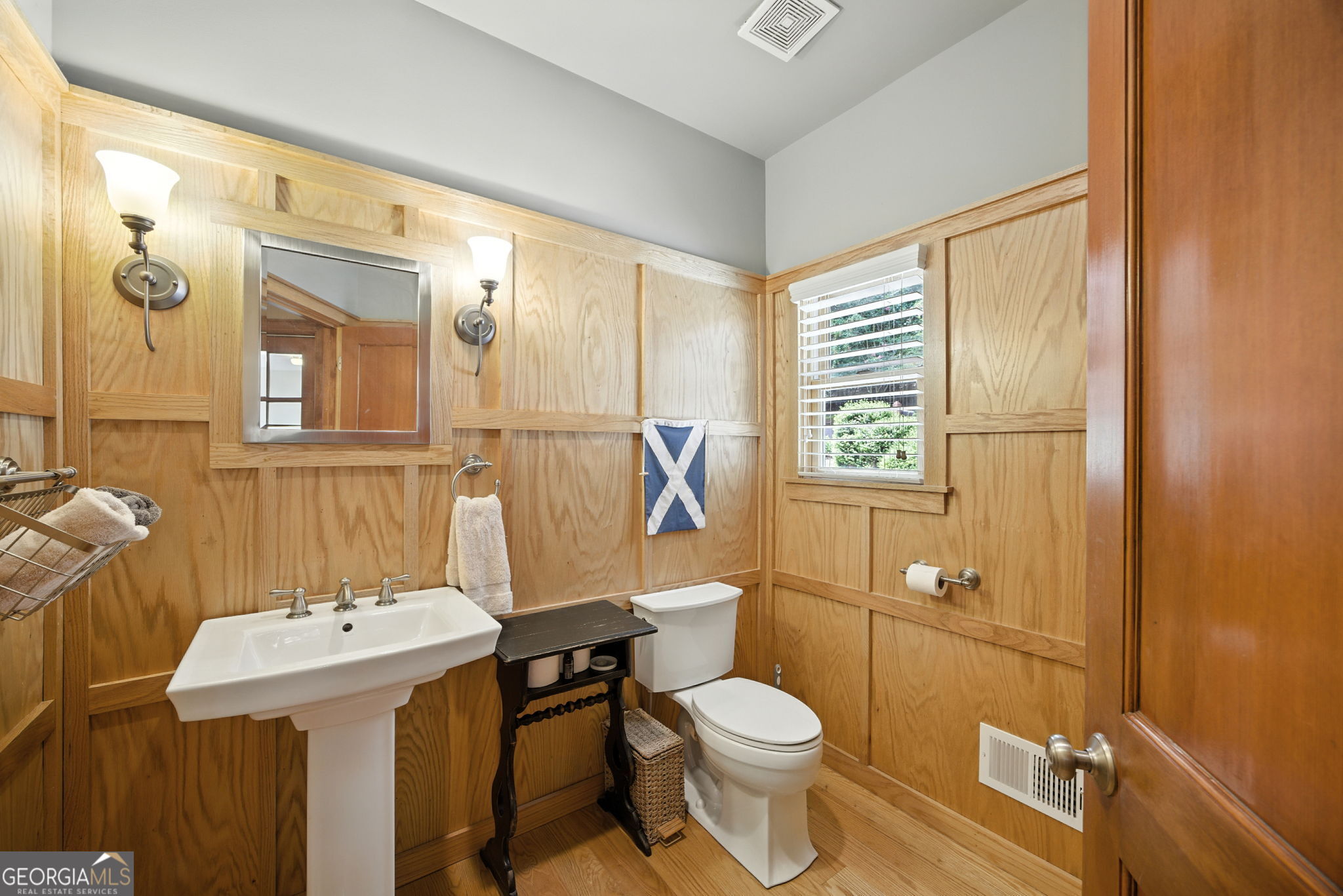 Gainesville, Georgia 30504, United States, 4 Bedrooms Bedrooms, ,5 BathroomsBathrooms,Residential,Pending,200810