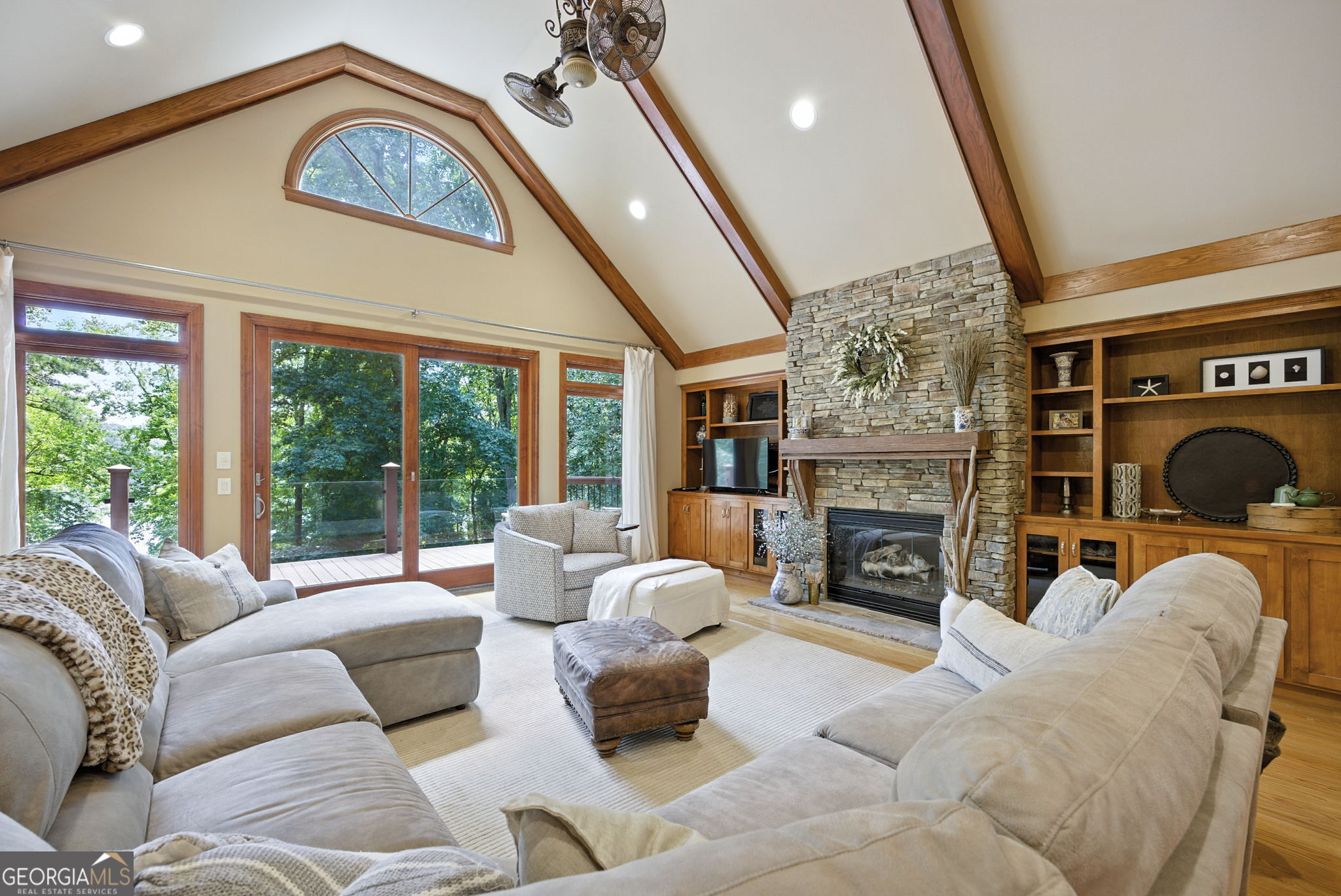 Gainesville, Georgia 30504, United States, 4 Bedrooms Bedrooms, ,5 BathroomsBathrooms,Residential,Pending,200810