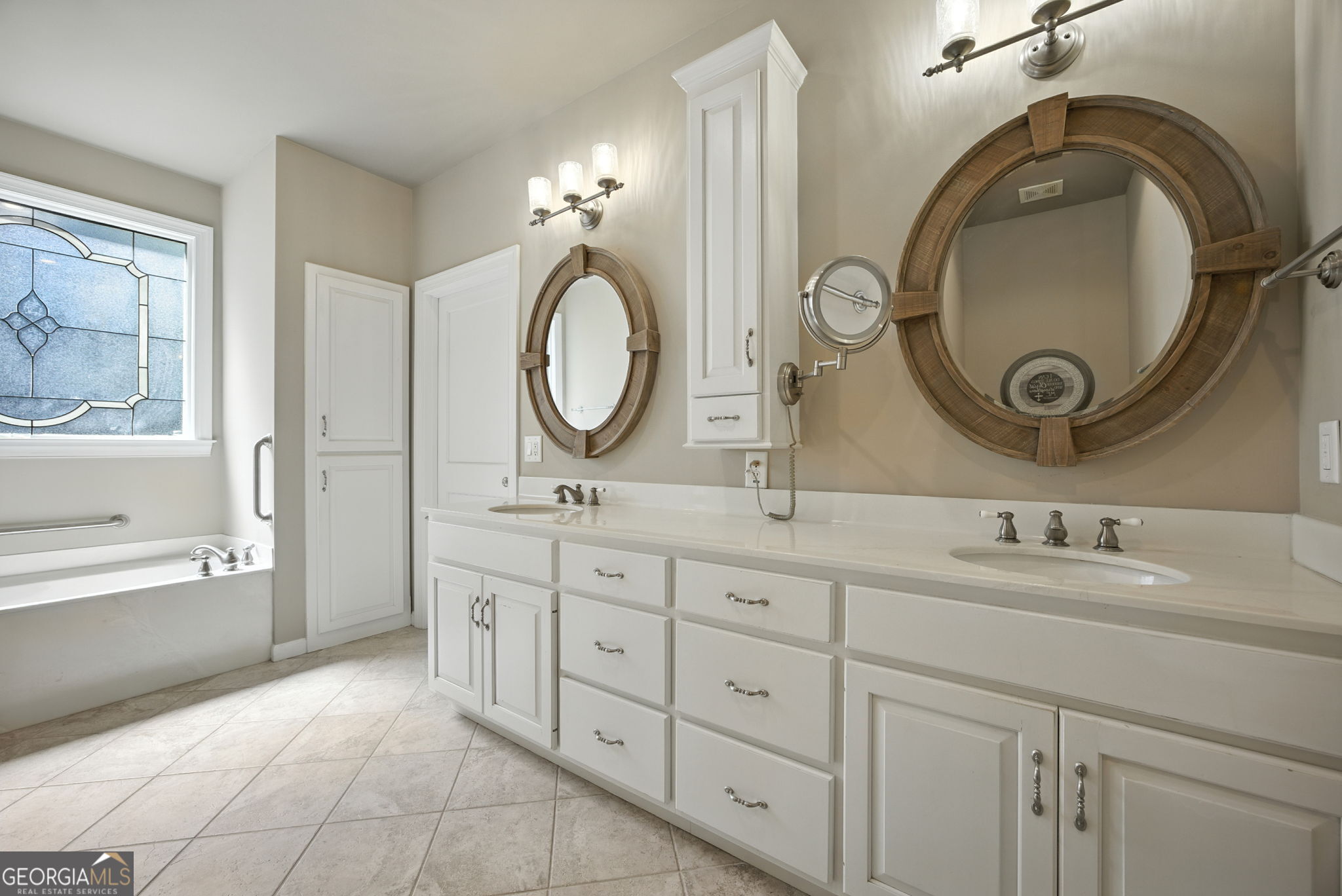 Gainesville, Georgia 30504, United States, 4 Bedrooms Bedrooms, ,5 BathroomsBathrooms,Residential,Pending,200810